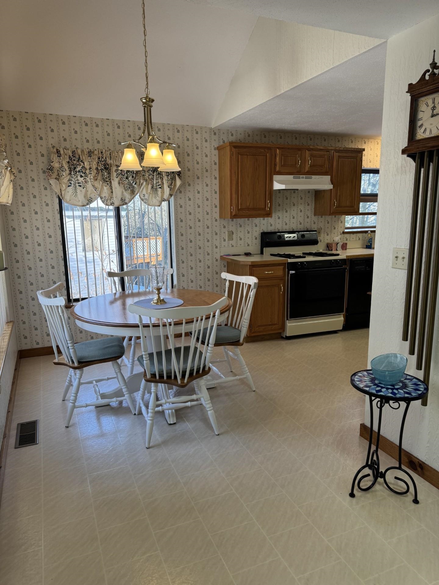 40 Overlook Dr, Atkinson, NH 03811