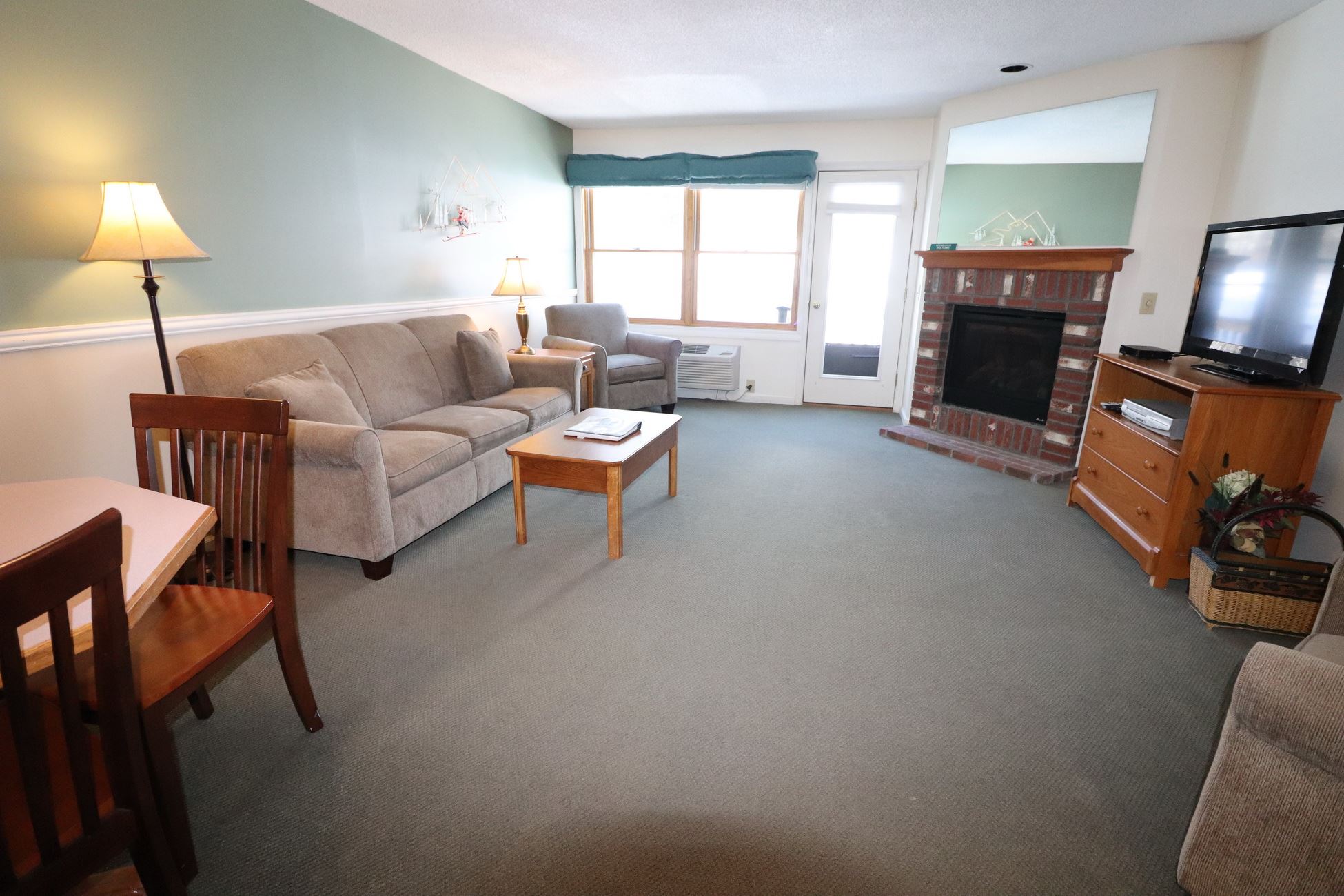 156 Deer Park Dr, Woodstock, NH 03262