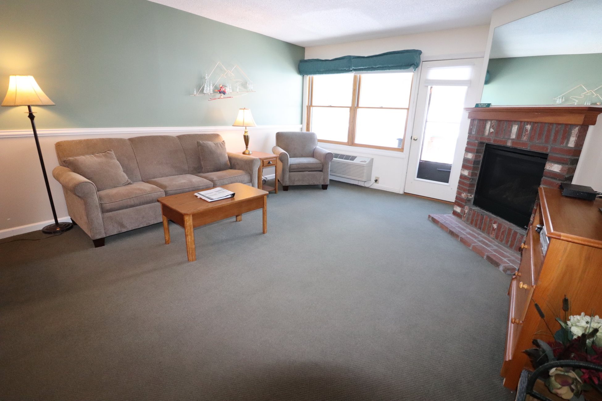 156 Deer Park Dr, Woodstock, NH 03262