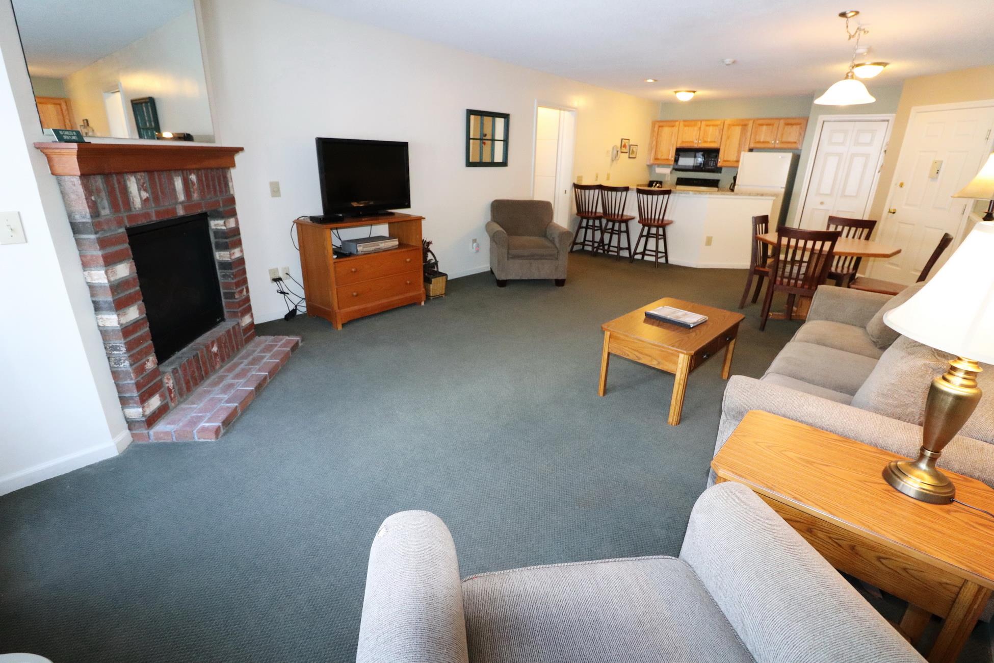 156 Deer Park Dr, Woodstock, NH 03262