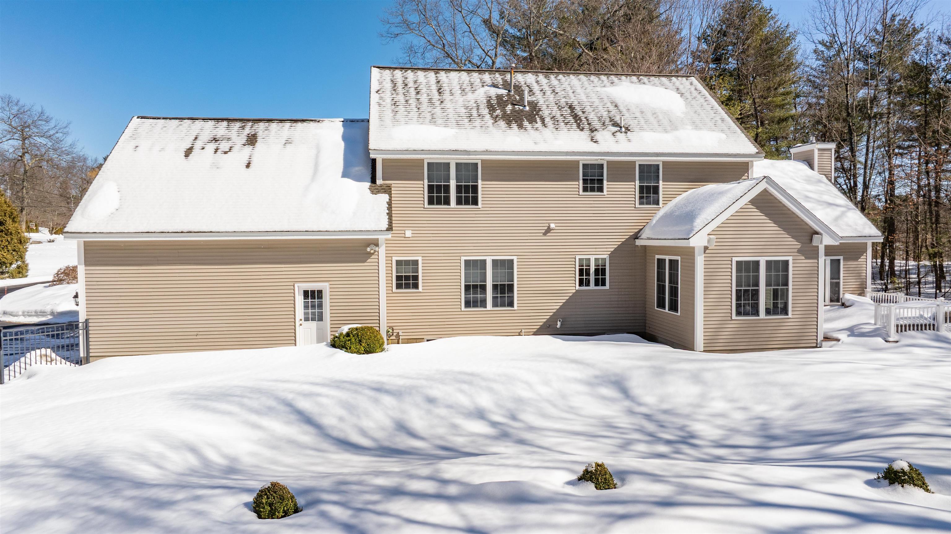 31 Bear Run Dr, Litchfield, NH 03052-2335