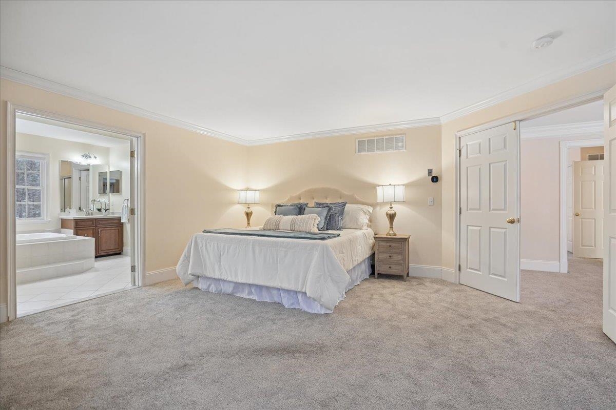 14 Bills Way, Bedford, NH 03110