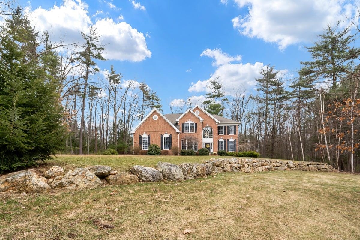 14 Bills Way, Bedford, NH 03110