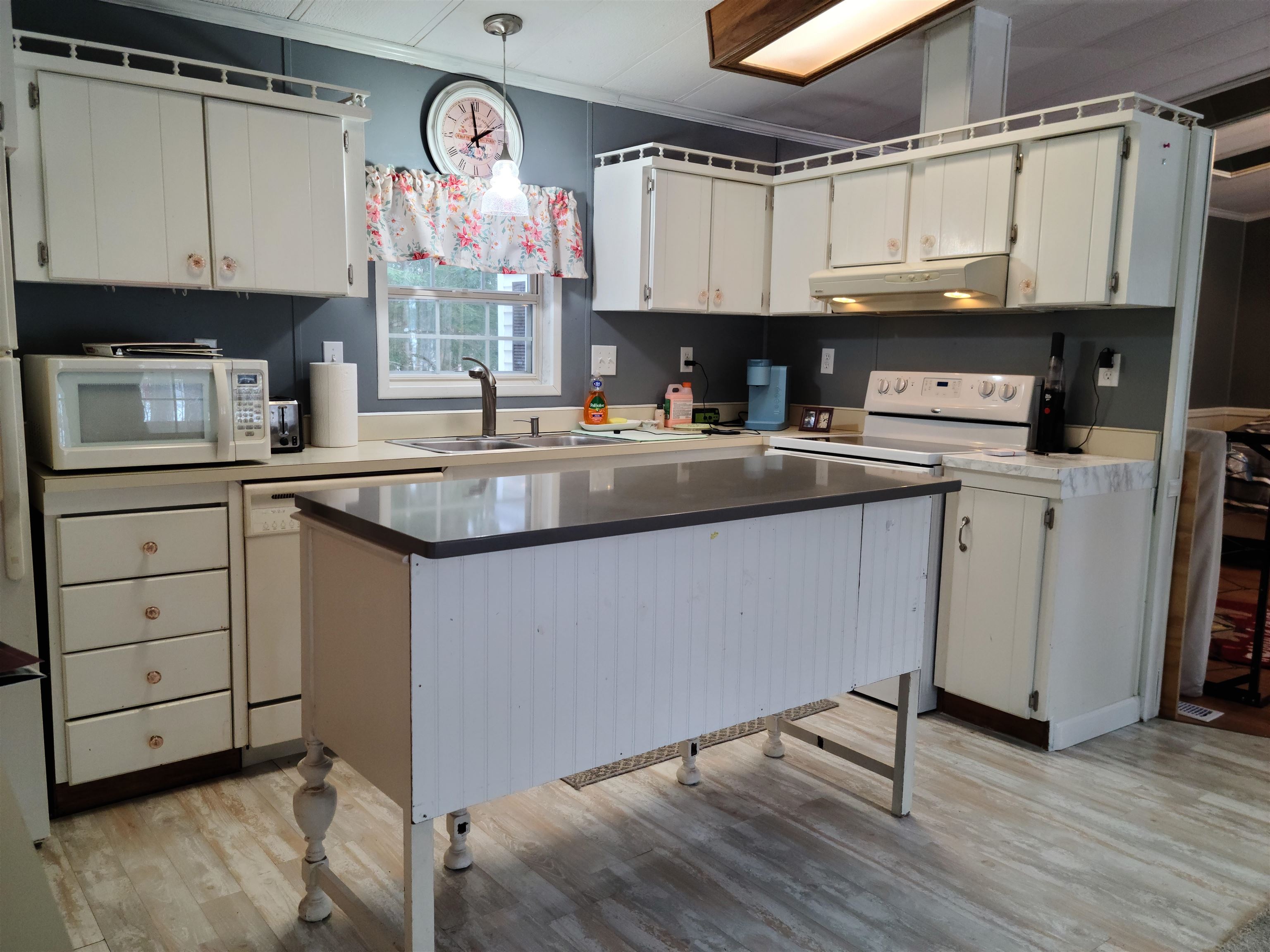 7 Bayberry Ln, Wolfeboro, NH 03894