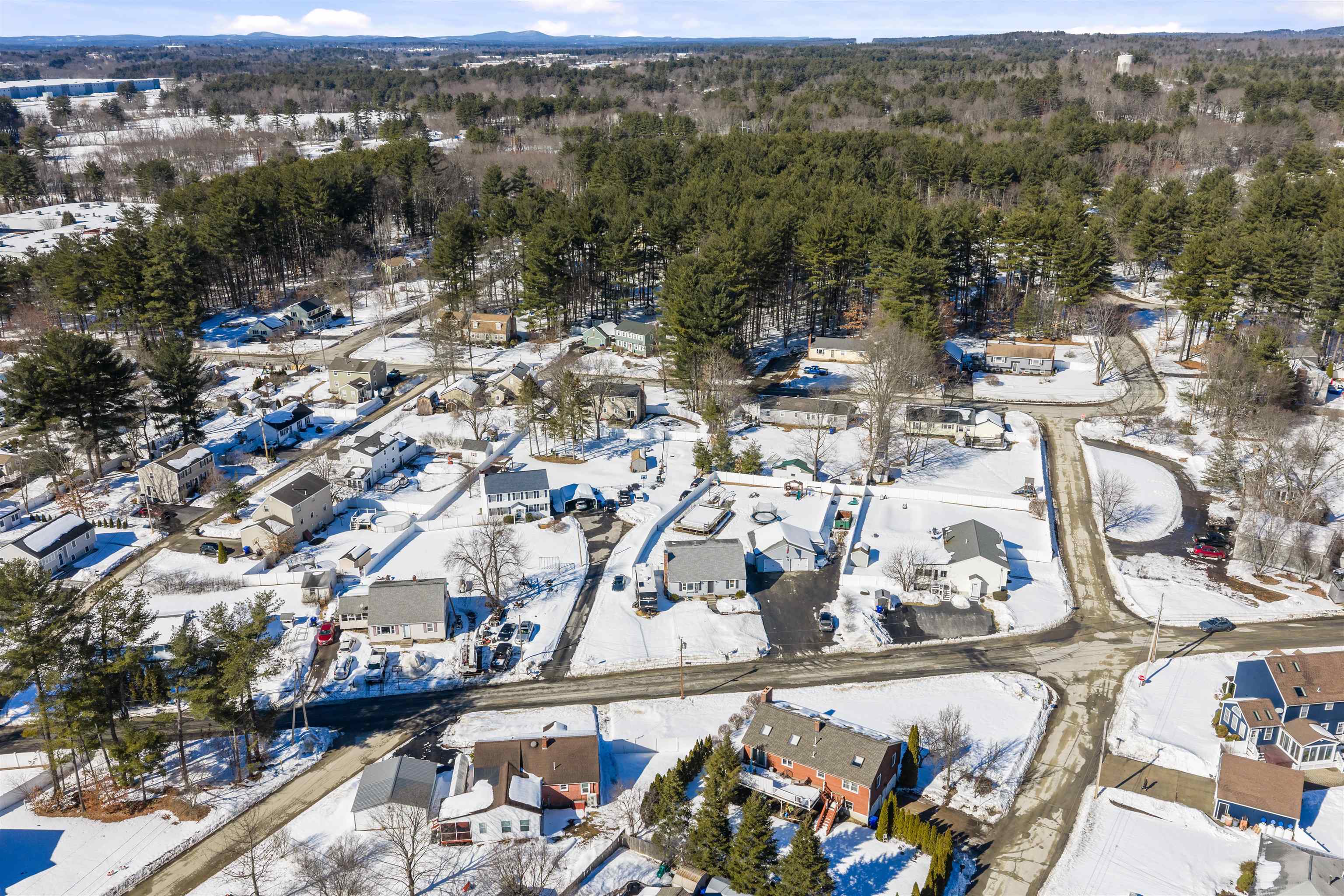 26 Eayers Pond Rd, Hudson, NH 03051