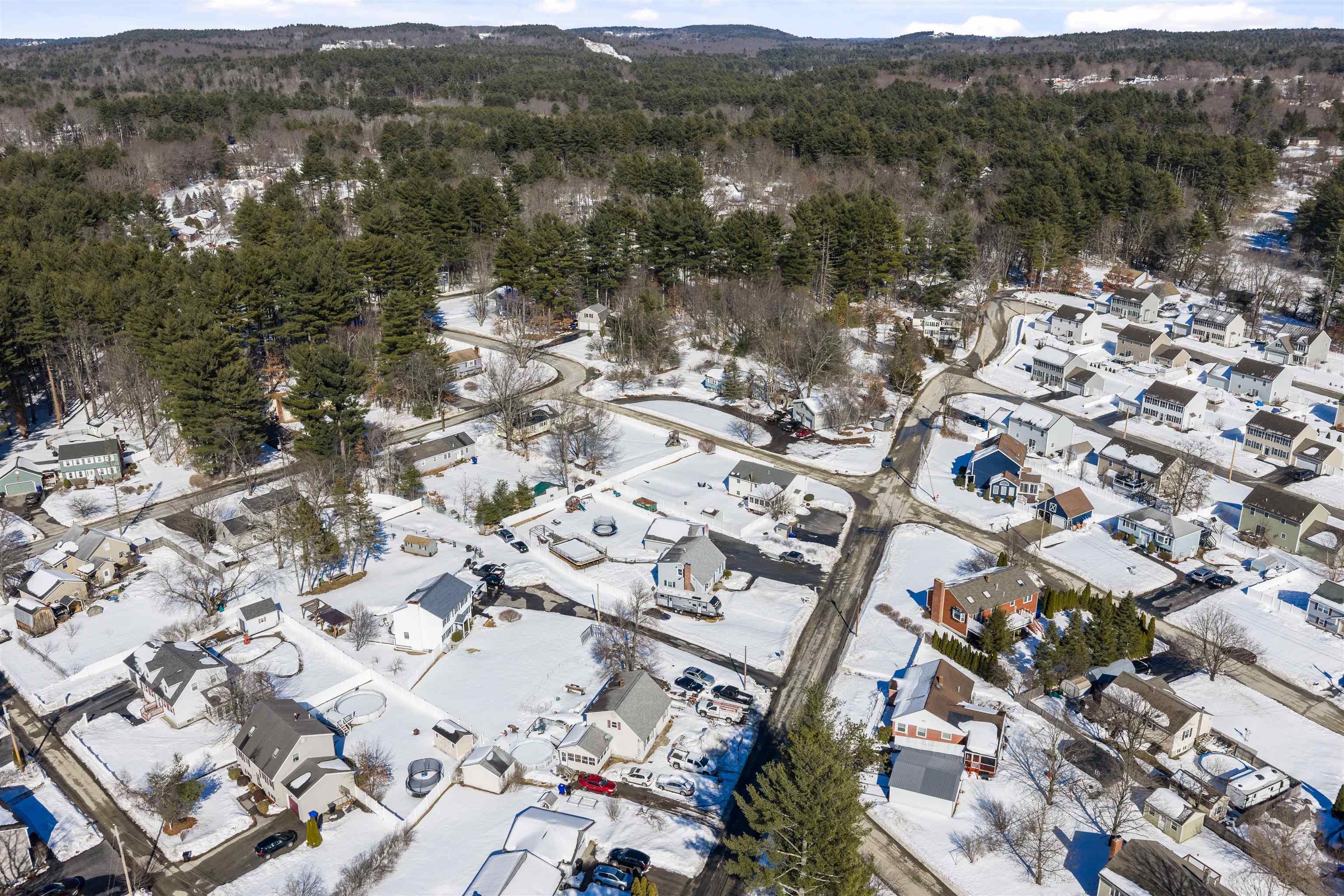 26 Eayers Pond Rd, Hudson, NH 03051