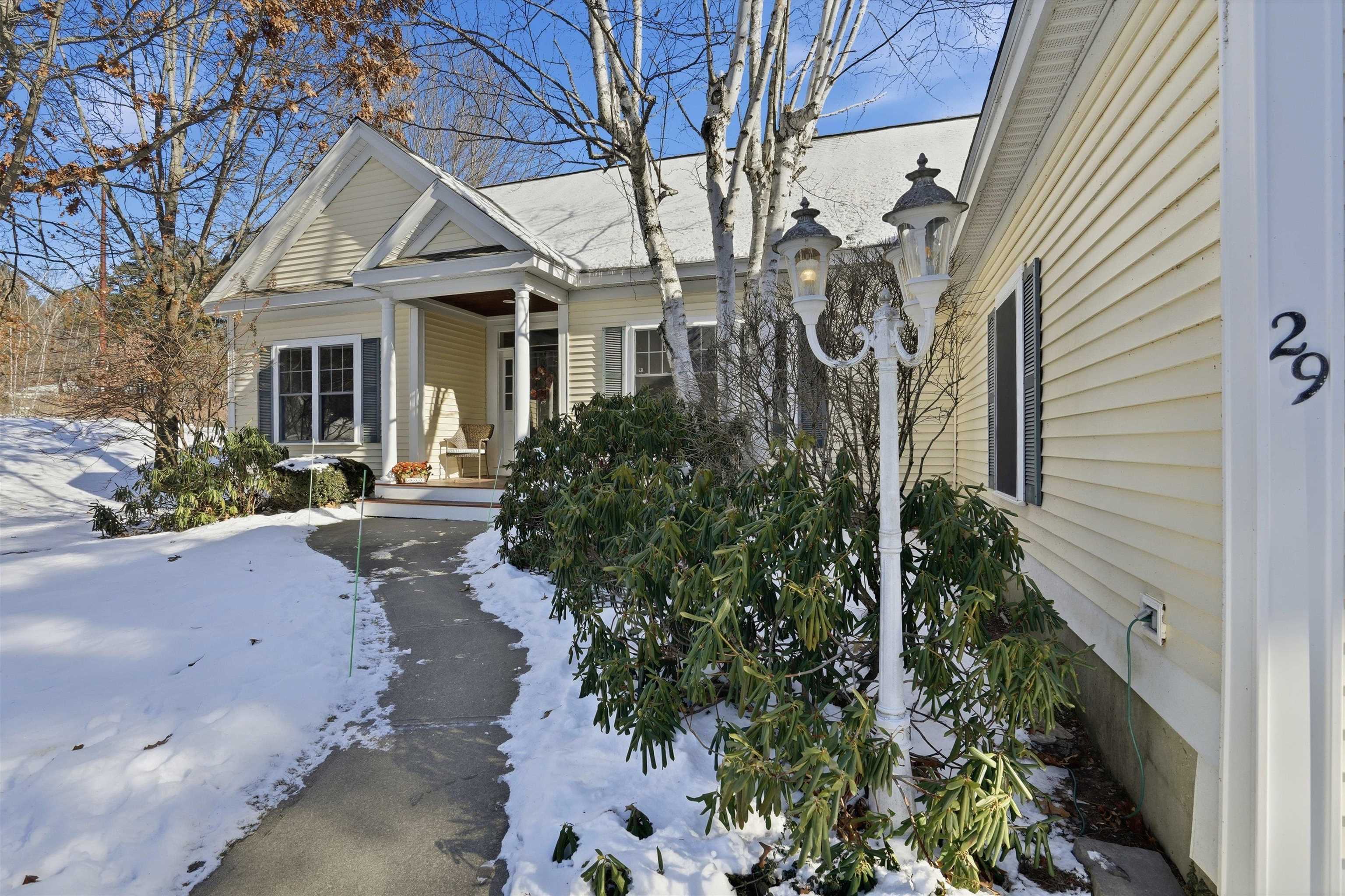 29 Hancock Dr, Bedford, NH 03110