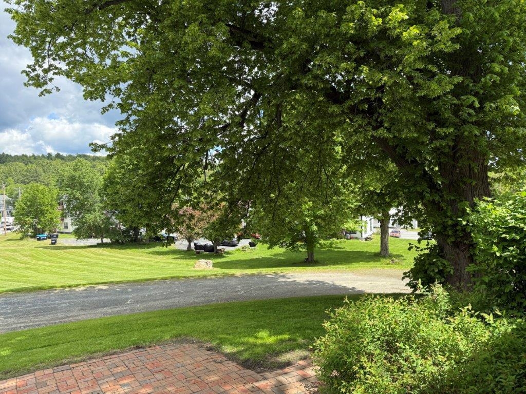 Nice Parking Area and Driveway