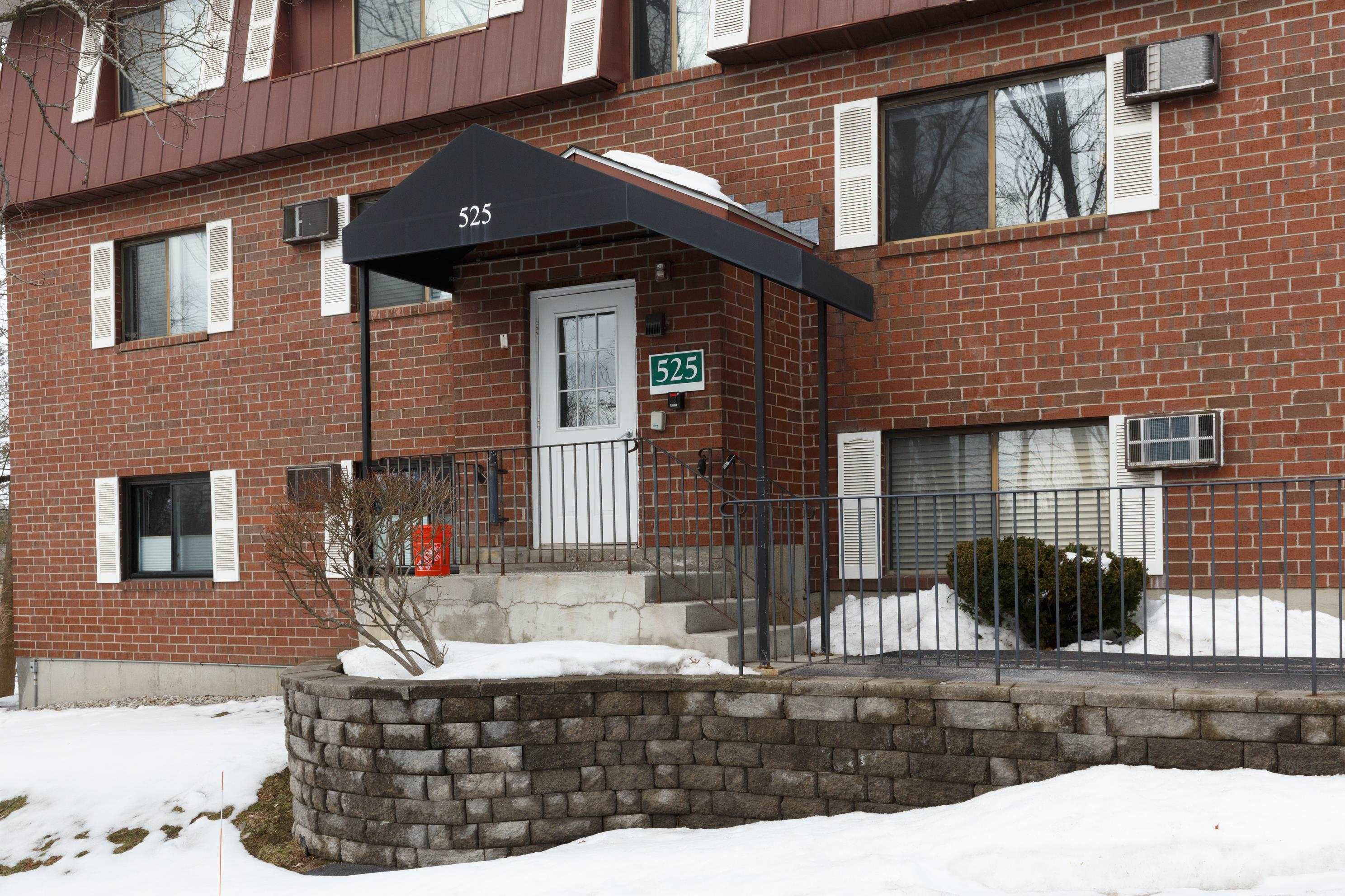 525 Calef Rd, Manchester, NH 03103