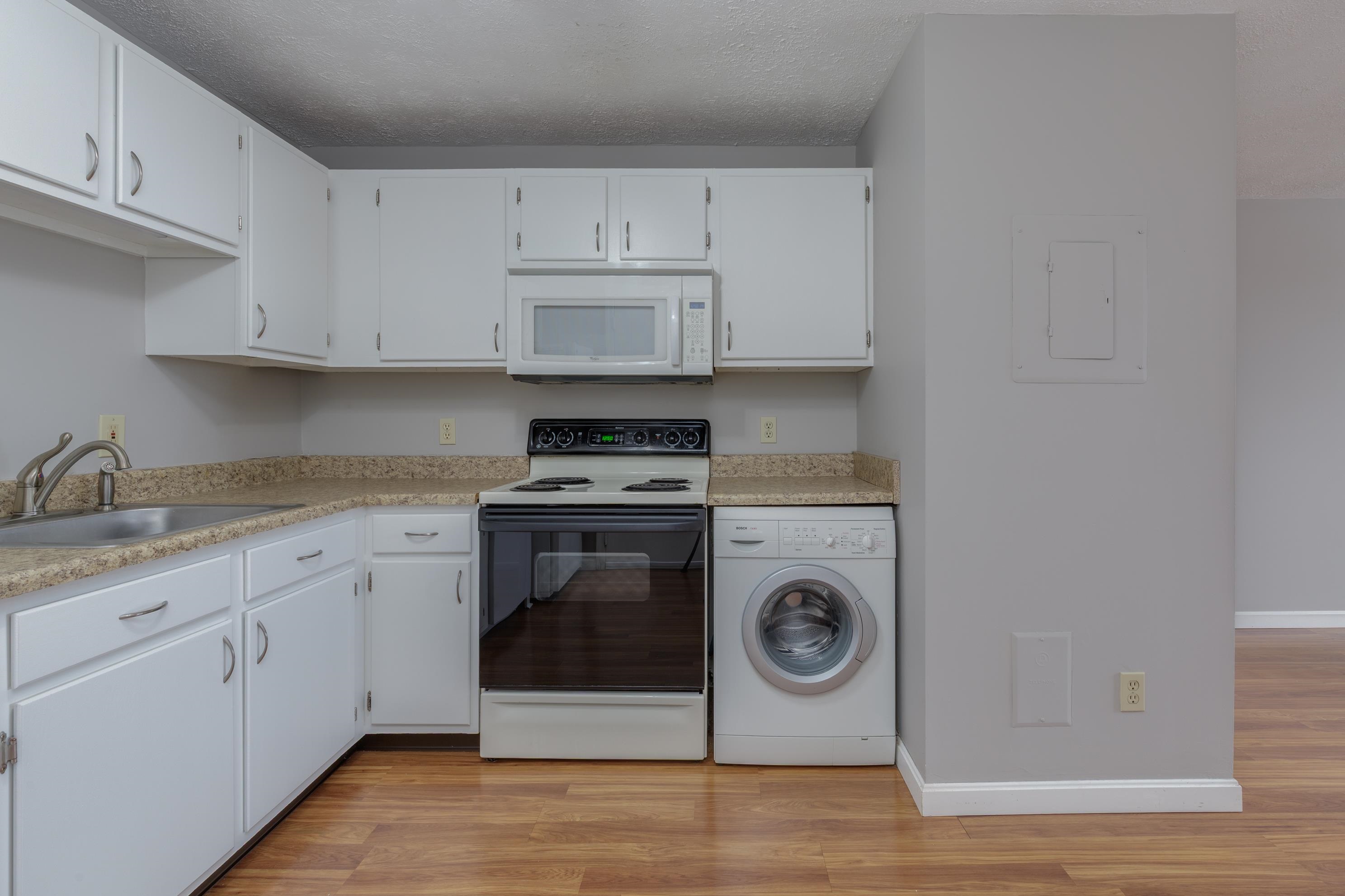 525 Calef Rd, Manchester, NH 03103