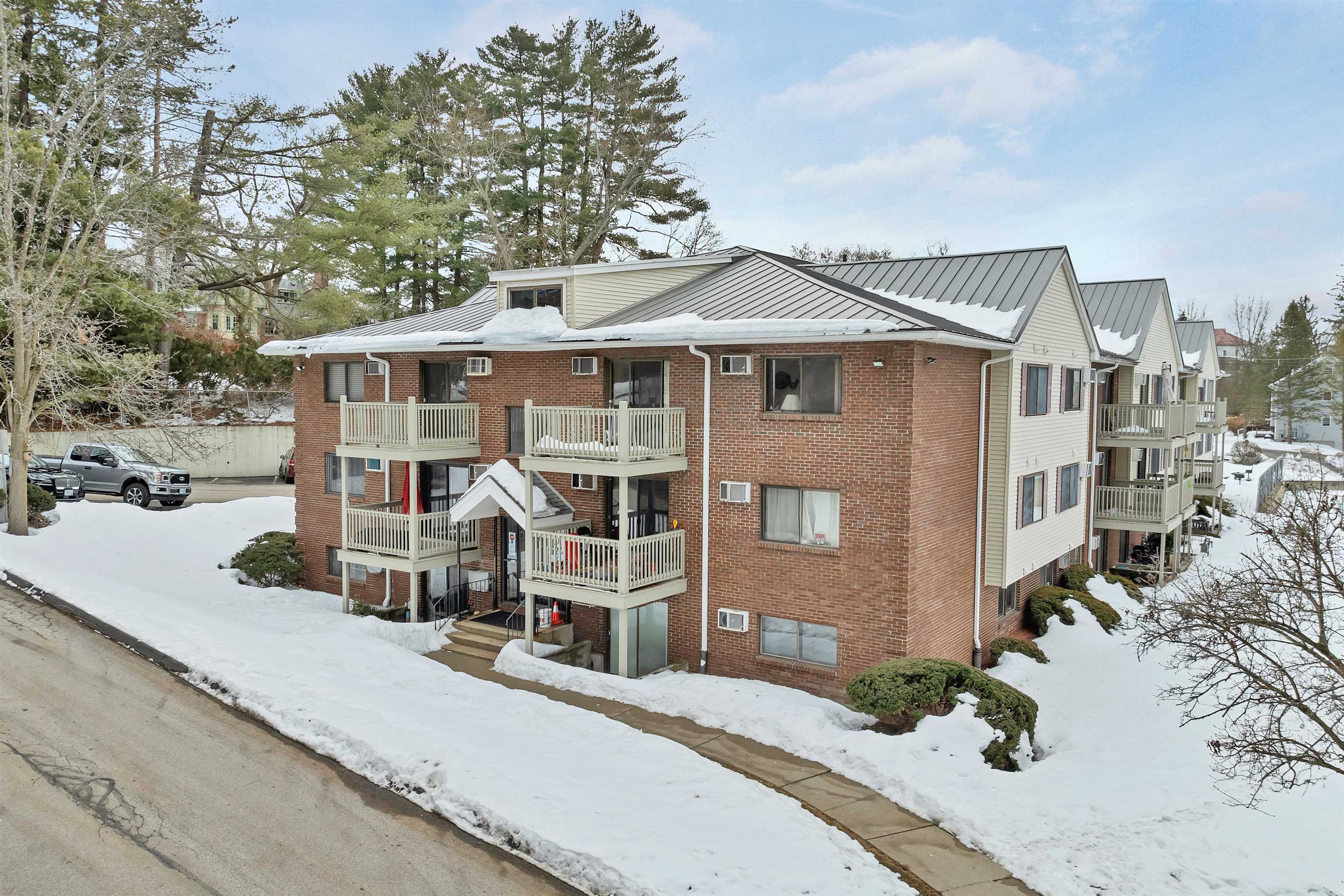 31 Andrew St #19, Manchester, NH 03104
