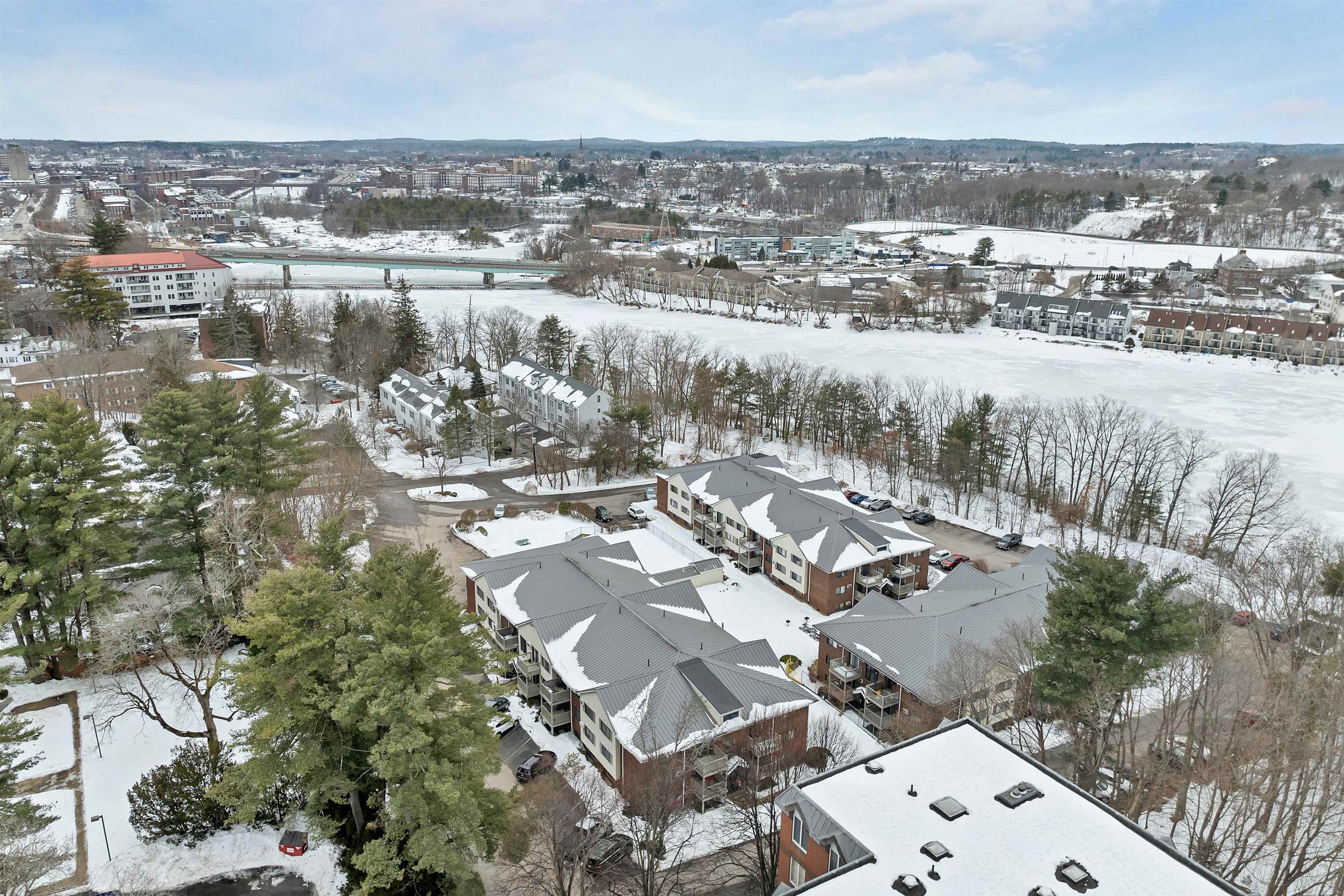 31 Andrew St, Manchester, NH 03104