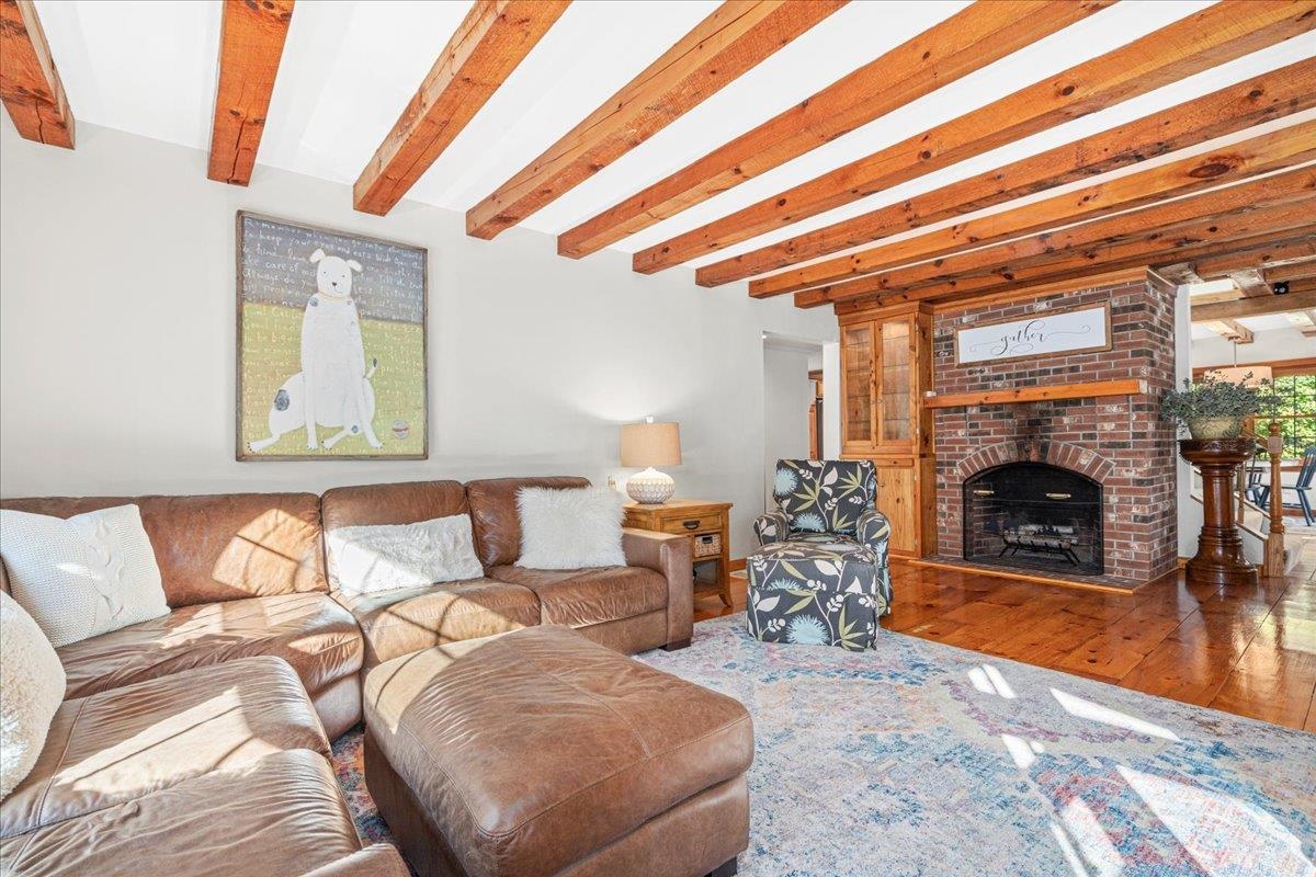 124 Hovey Rd, Londonderry, NH 03053