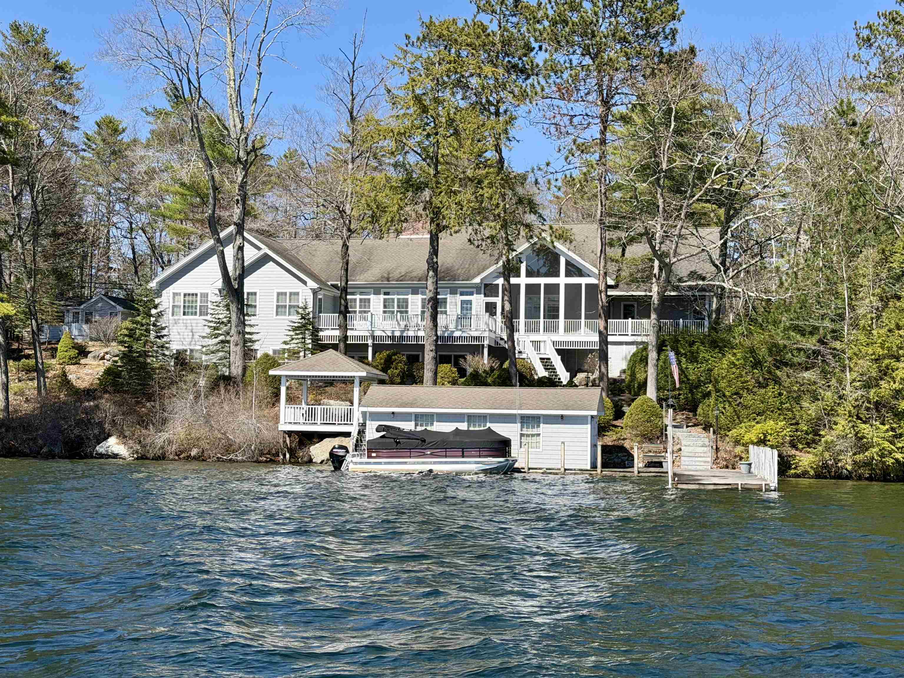 6 Governor Wentworth Hw, Tuftonboro, NH 03816