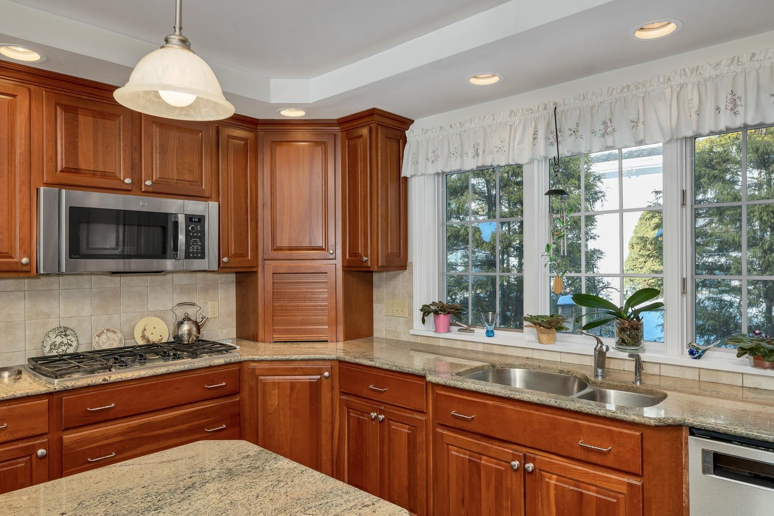 6 Governor Wentworth Hw, Tuftonboro, NH 03853