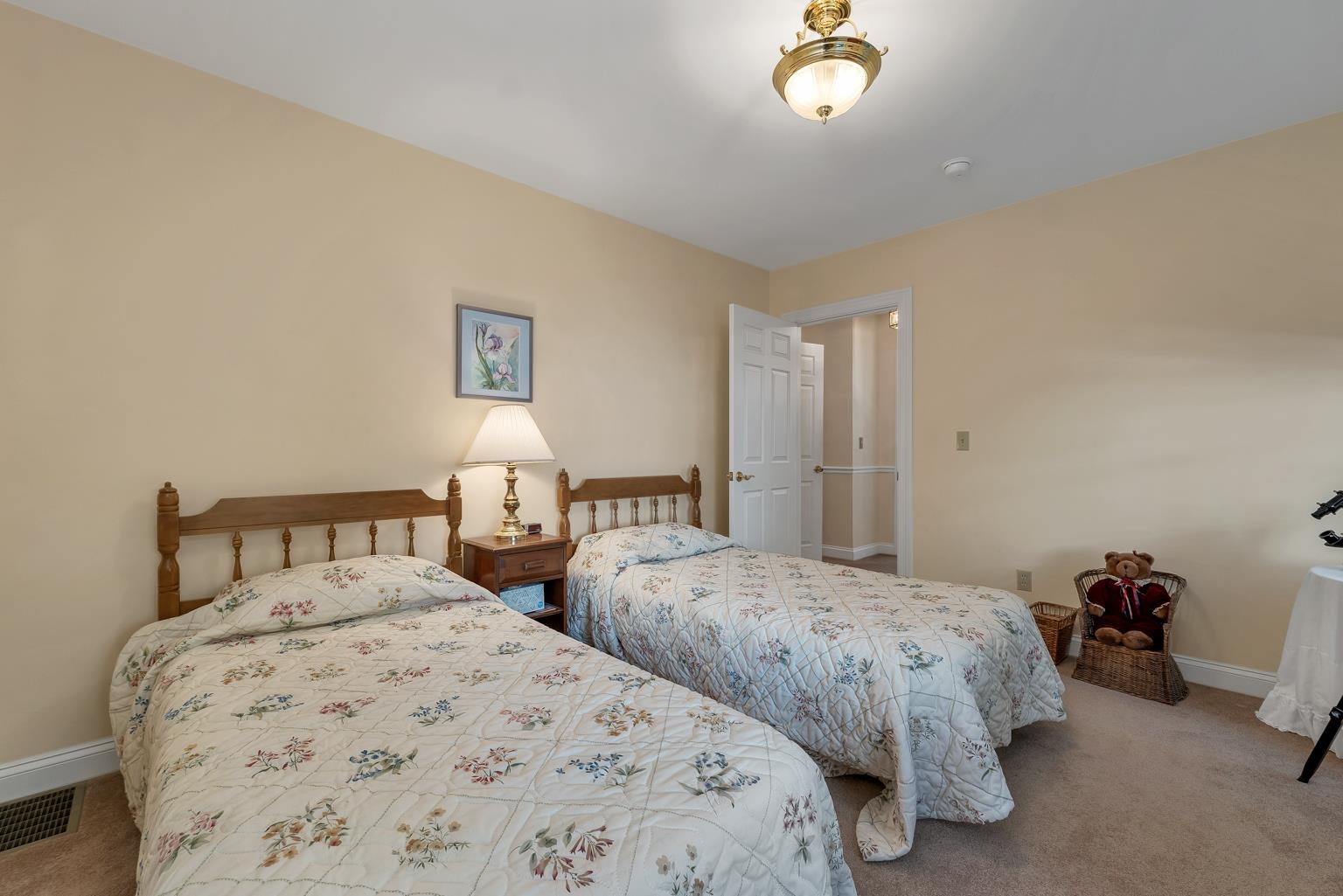 6 Governor Wentworth Hw, Tuftonboro, NH 03853