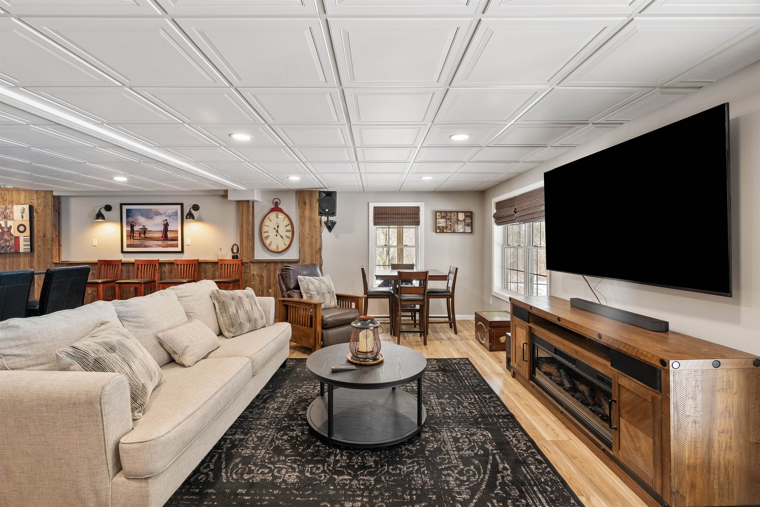 17 Canterbury Ct, Salem, NH 03079