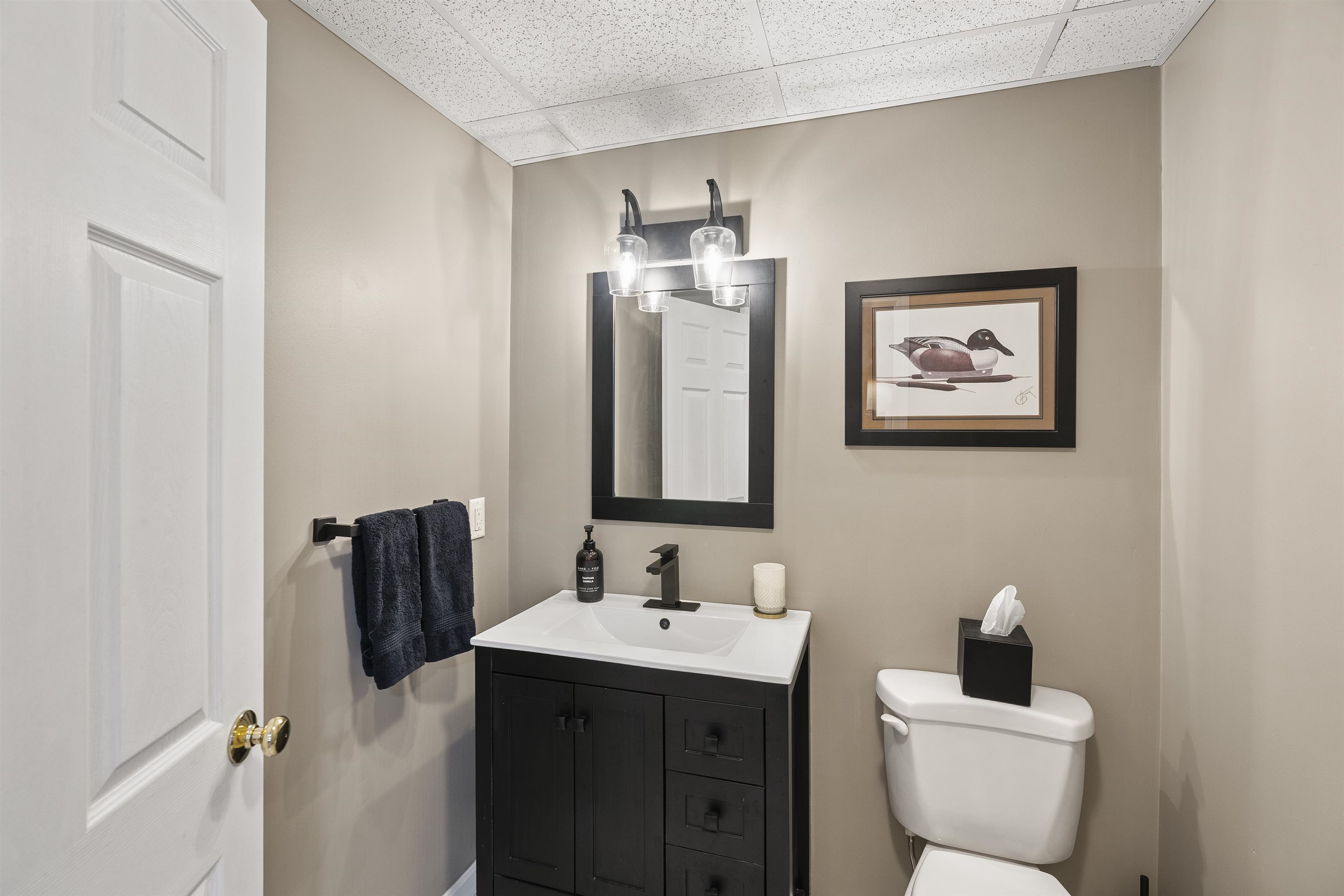 17 Canterbury Ct, Salem, NH 03079