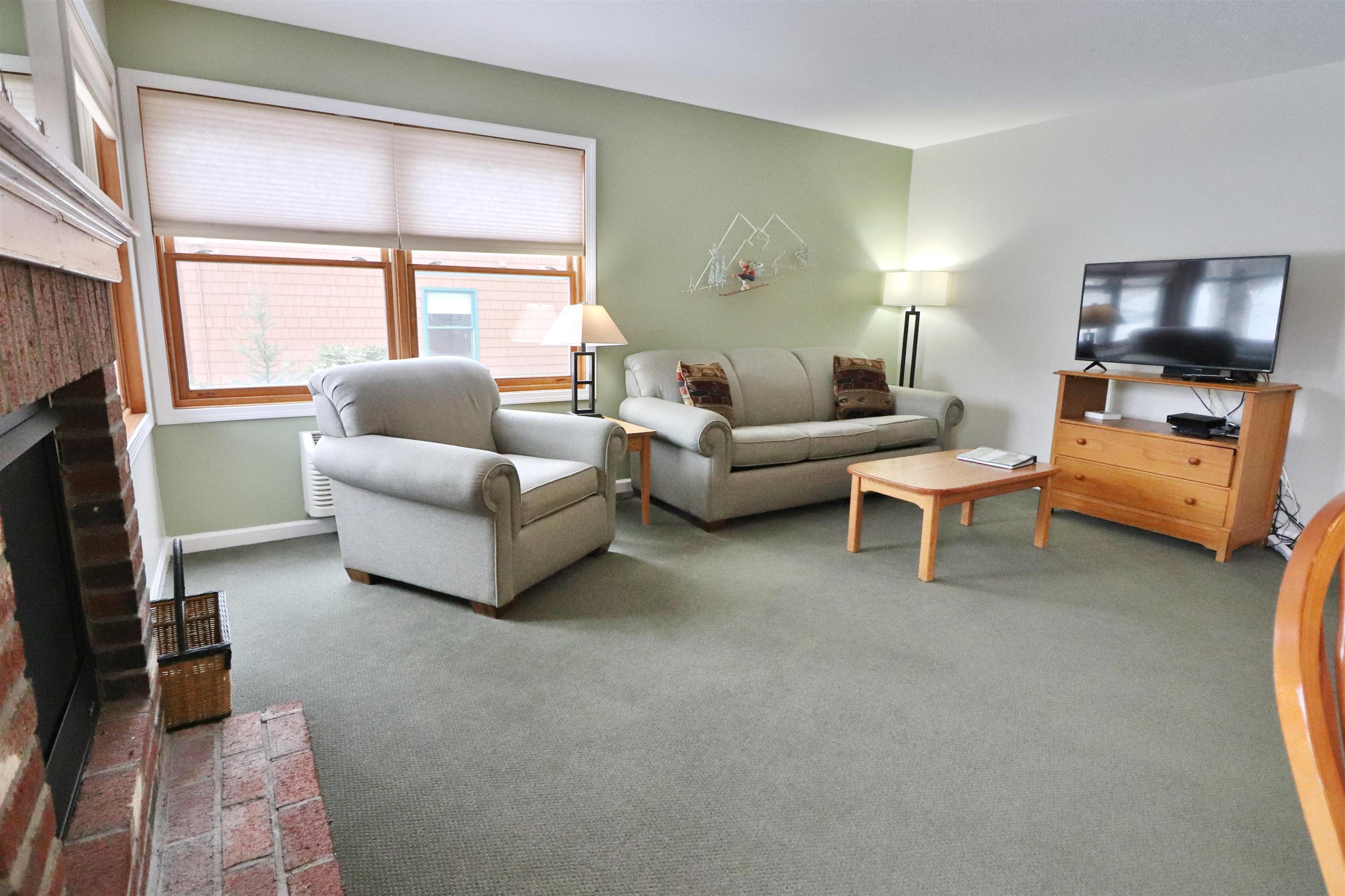 156 Deer Park Dr, Woodstock, NH 03262