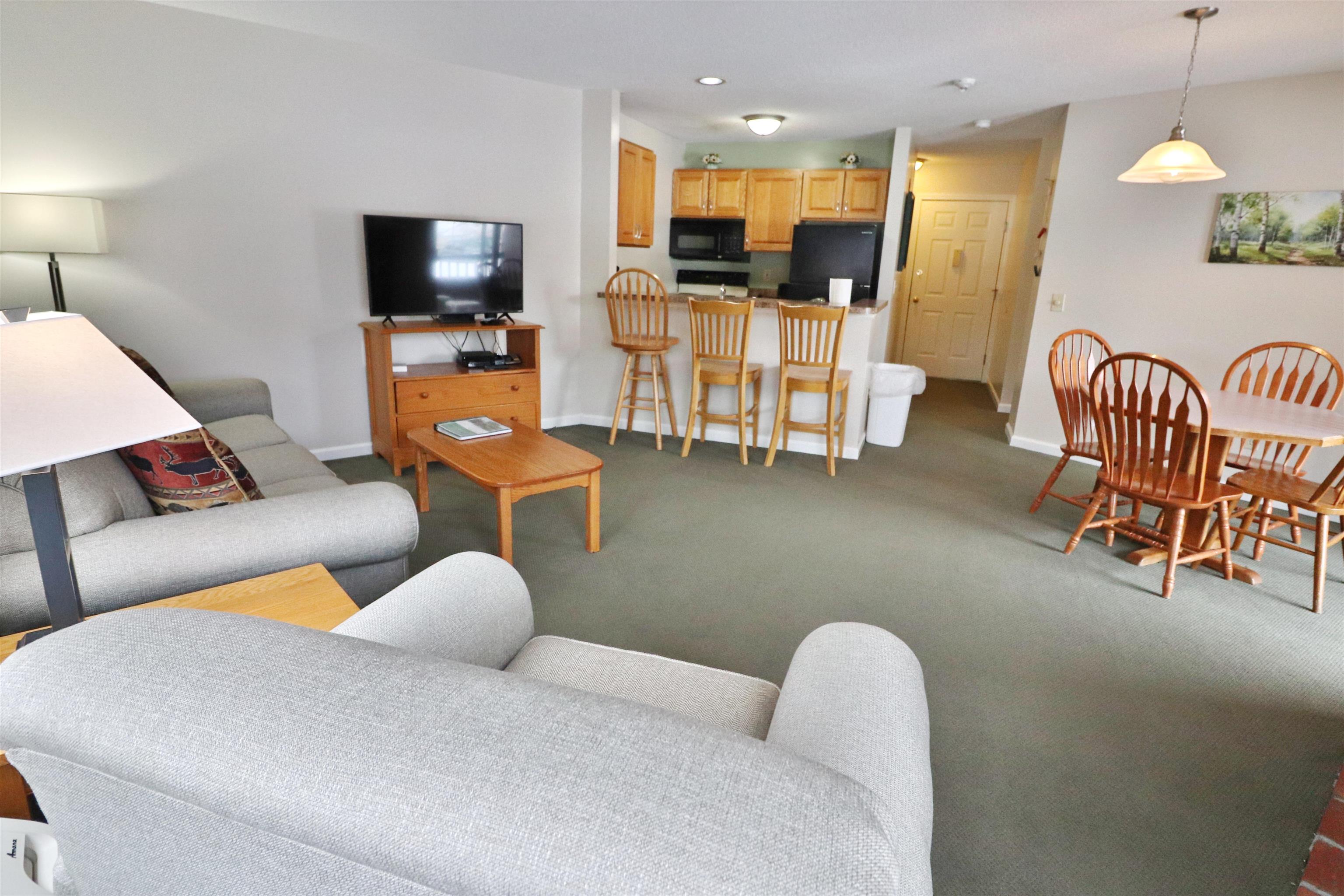 156 Deer Park Dr, Woodstock, NH 03262