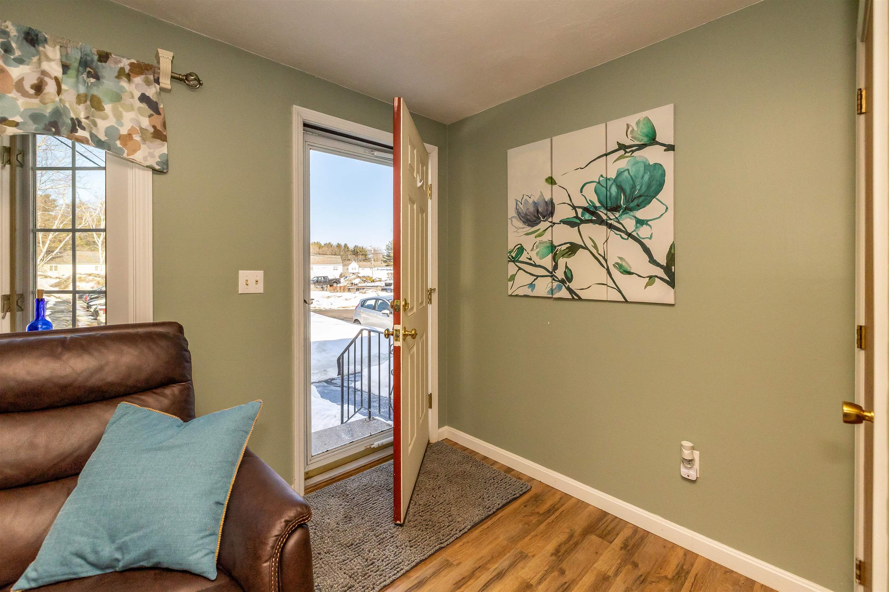 521 Fox Hollow Dr, Hudson, NH 03051