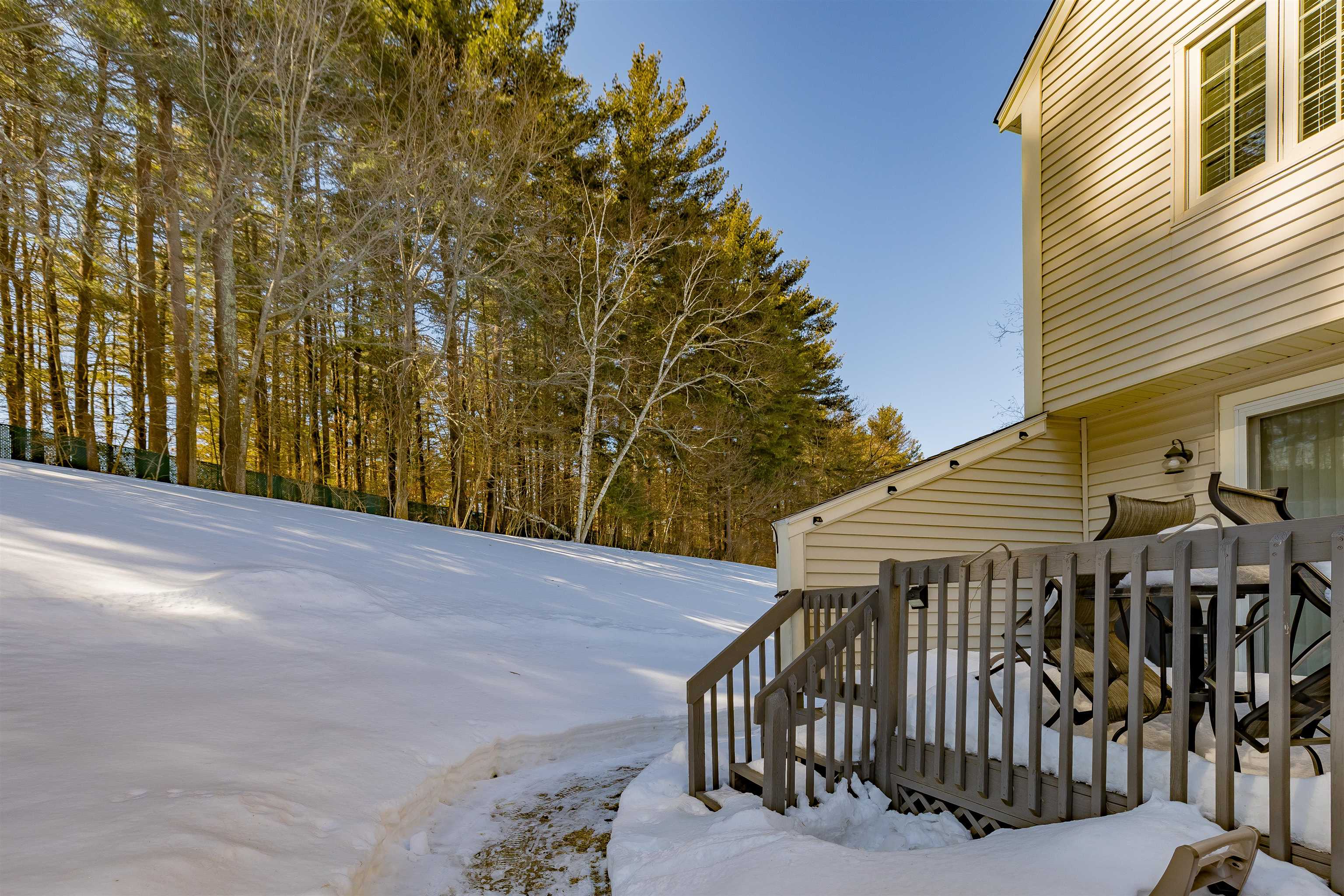 521 Fox Hollow Dr, Hudson, NH 03051