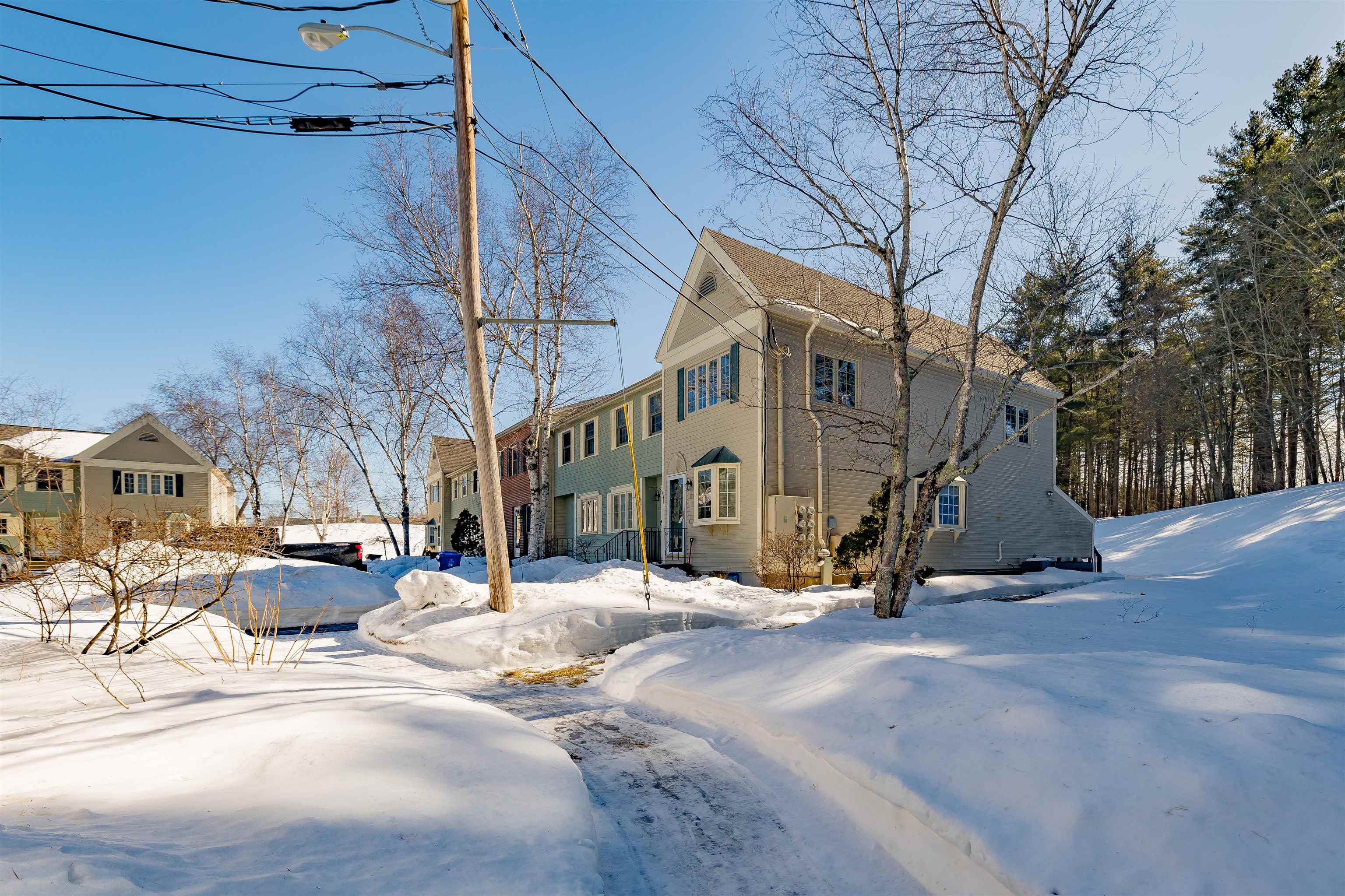 521 Fox Hollow Dr, Hudson, NH 03051