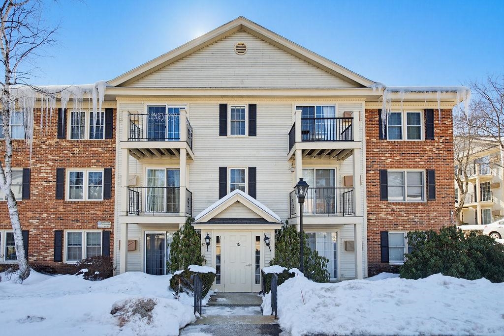 15 Northbrook Dr, Manchester, NH 03102