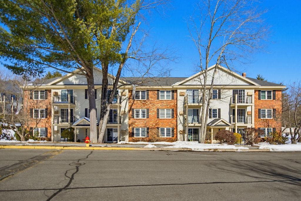 15 Northbrook Dr, Manchester, NH 03102