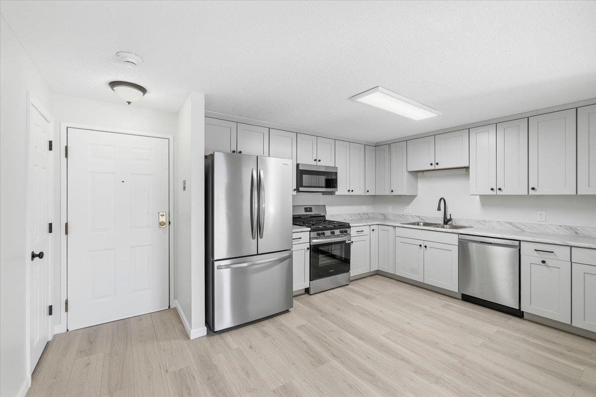 Homes for sale in Nashua, NH | 4 Knightsbridge Dr #206, Nashua, NH 03063 | MLS# 5078565