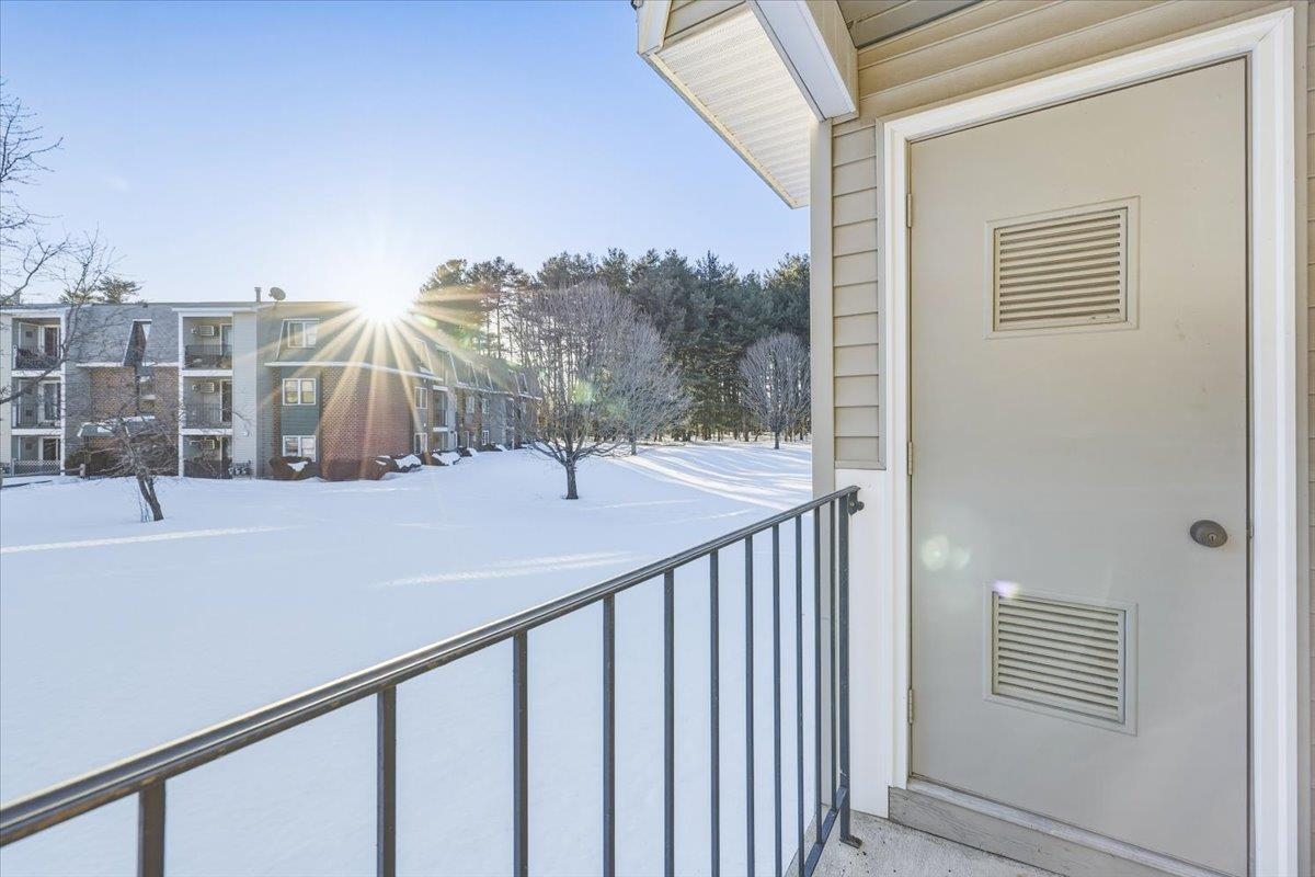 4 Knightsbridge Dr, Nashua, NH 03063