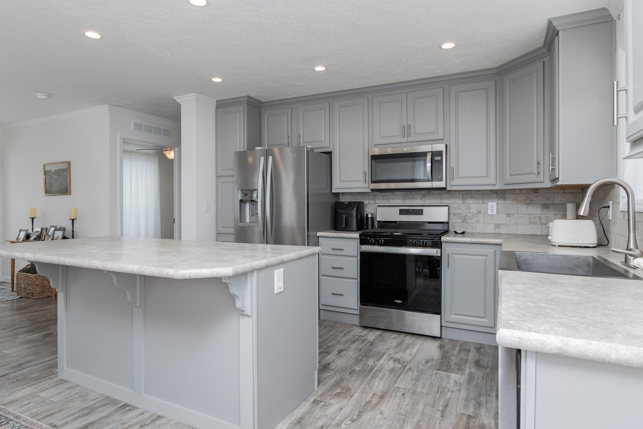 Homes for sale in Exeter, NH | 104 Robin Hood Dr, Exeter, NH 03833 | MLS# 5078572