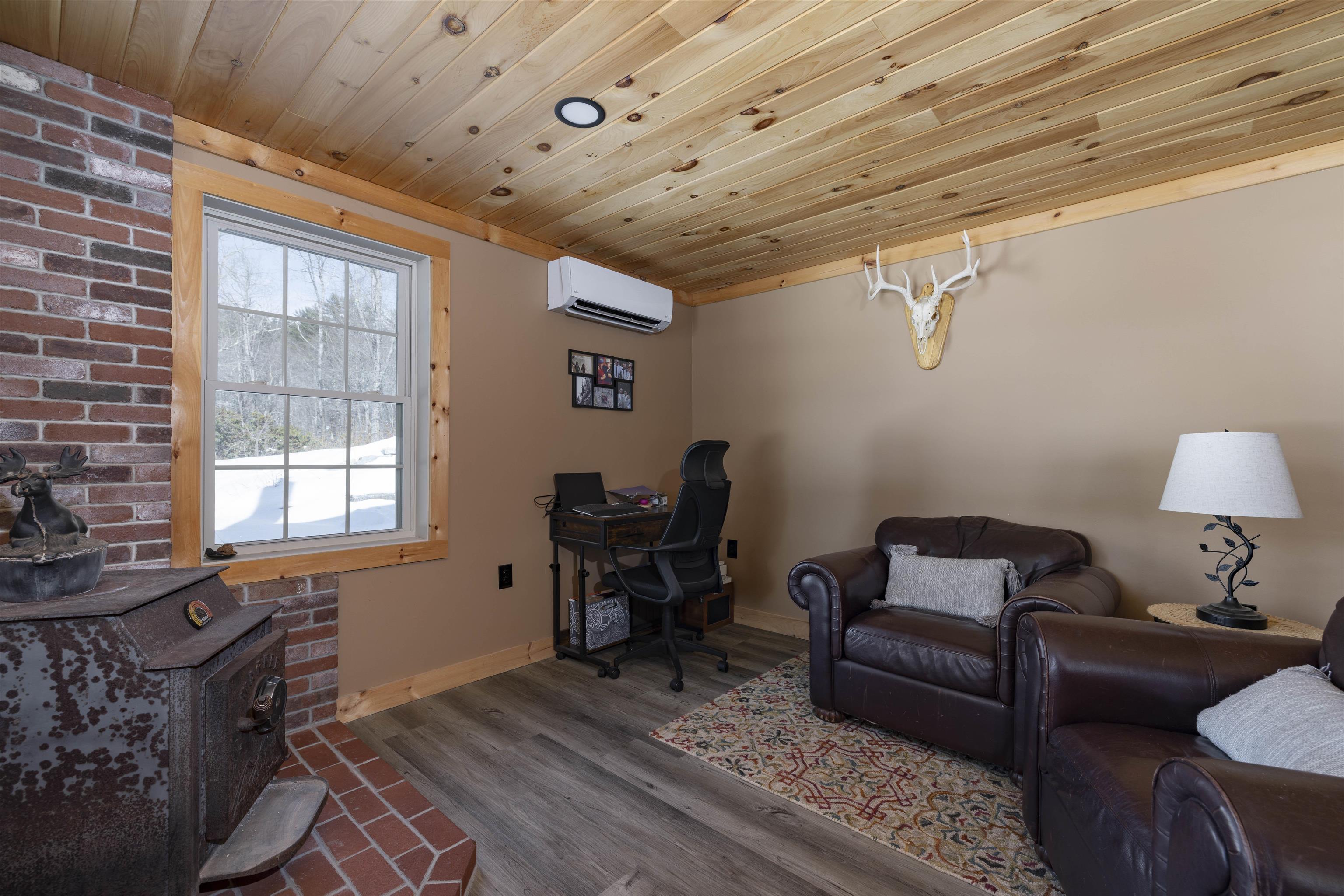 21 Crittenden Rd, Bradford, NH 03221