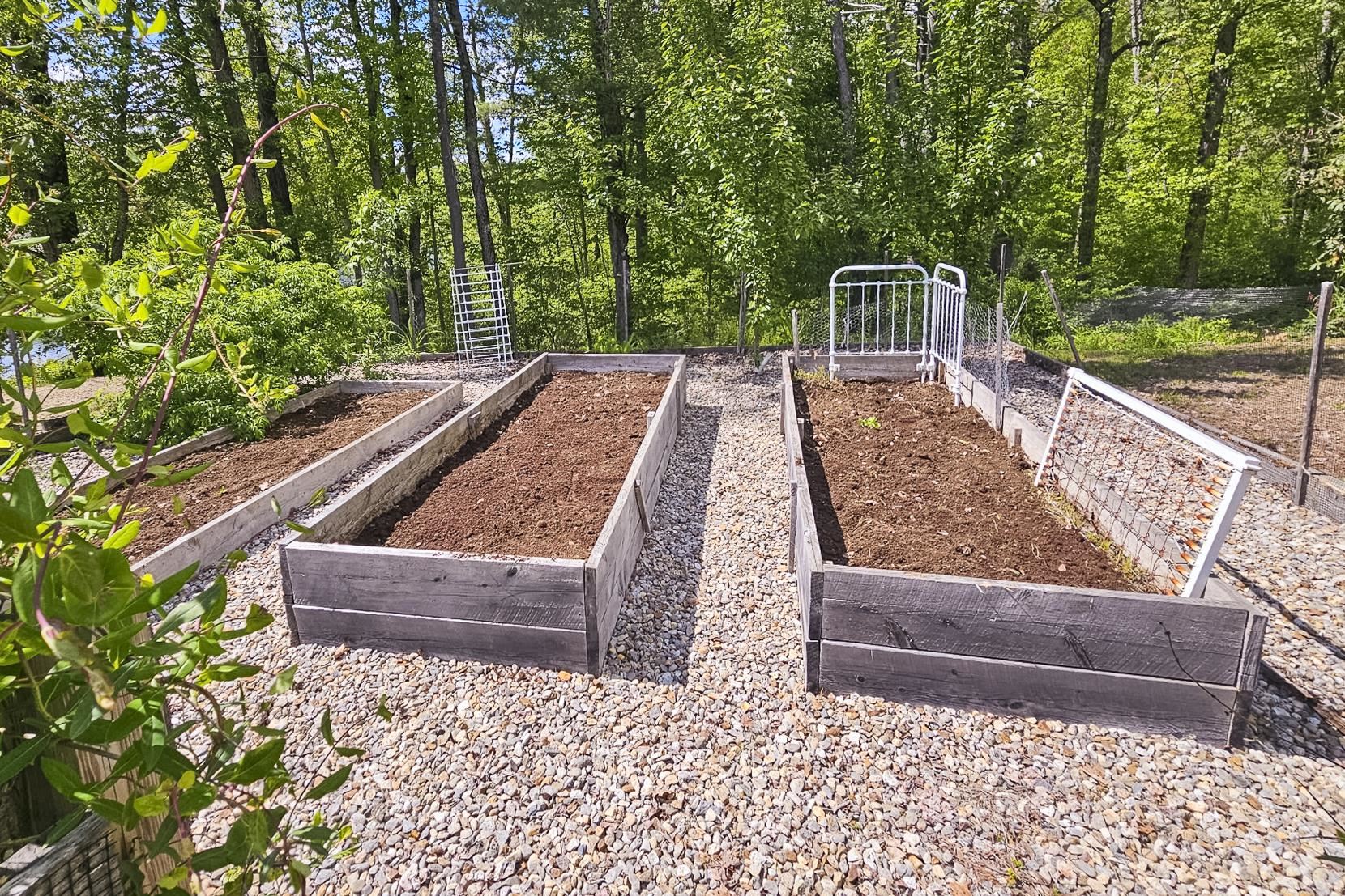 21 Crittenden Rd, Bradford, NH 03221