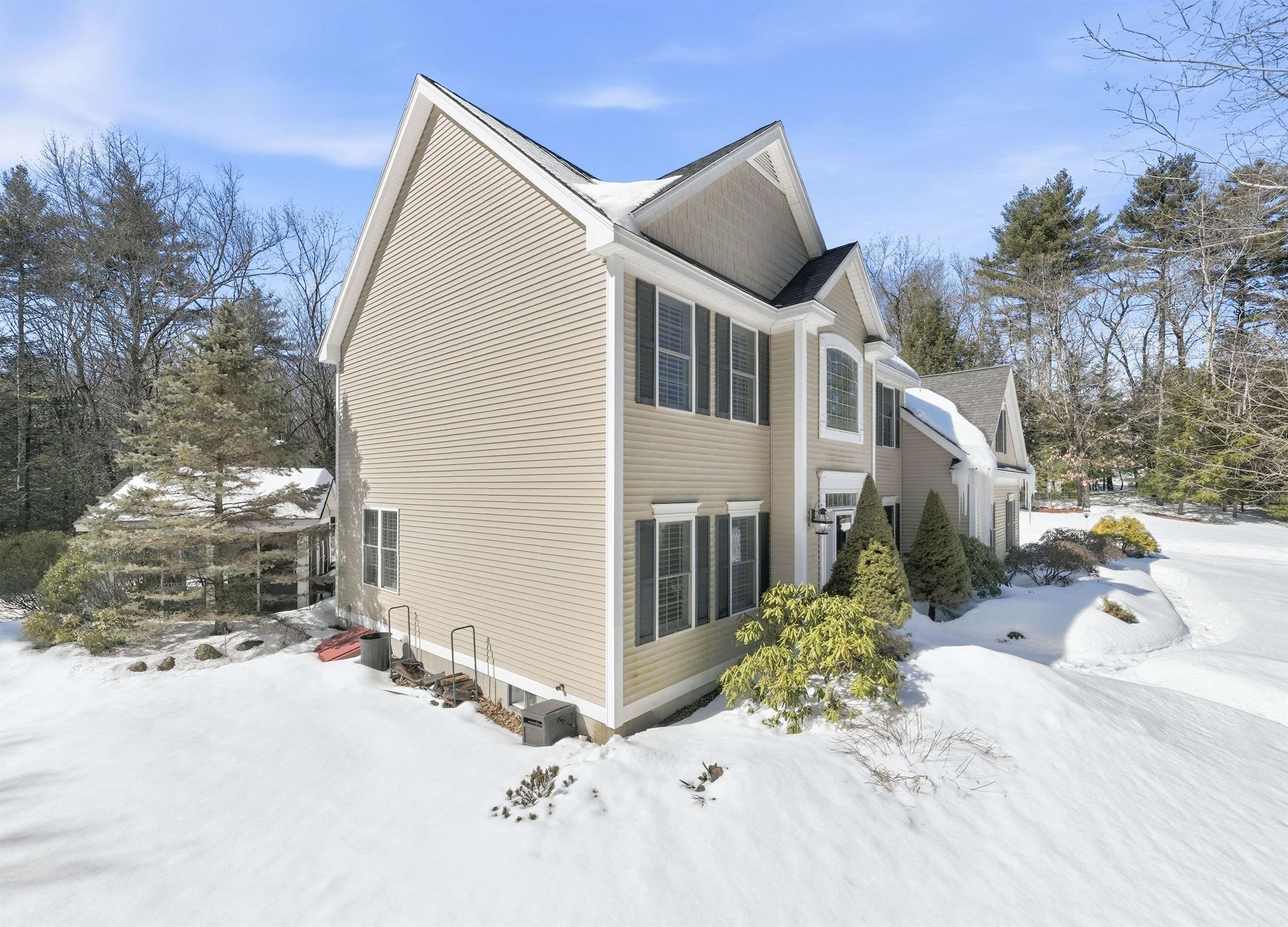 7 Amber Ln, Bedford, NH 03110