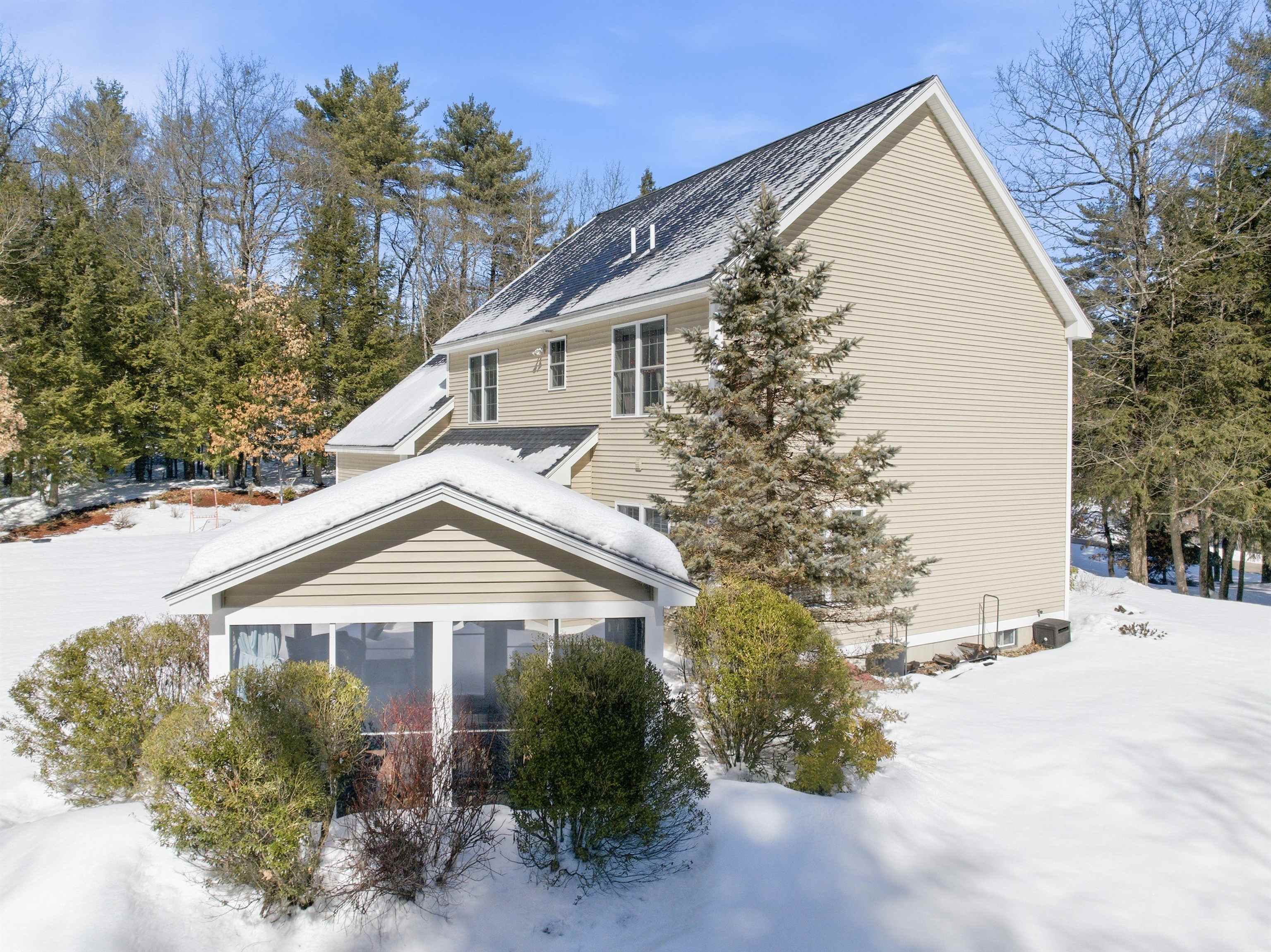 7 Amber Ln, Bedford, NH 03110