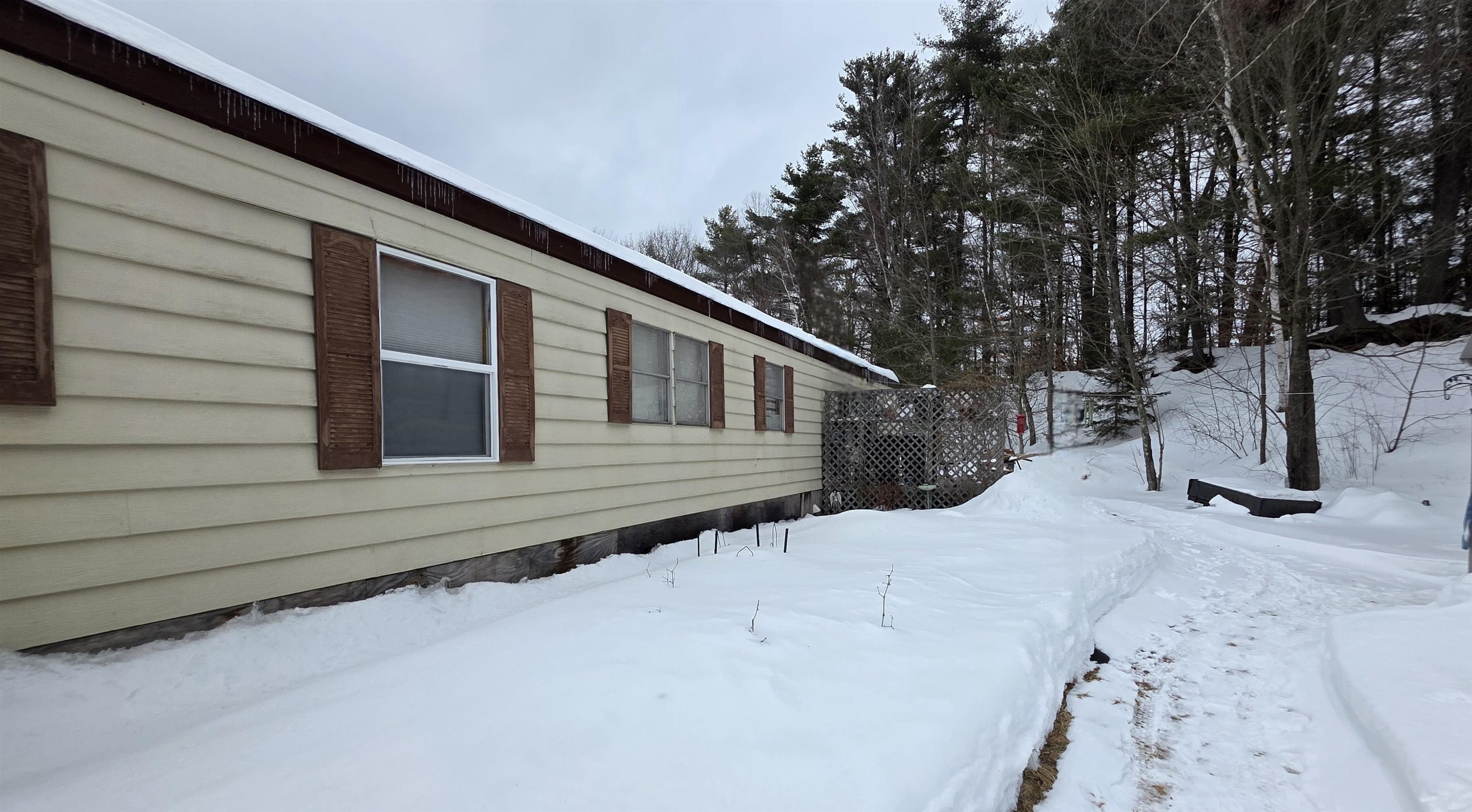 28 Vaillancourt Dr, New Ipswich, NH 00000