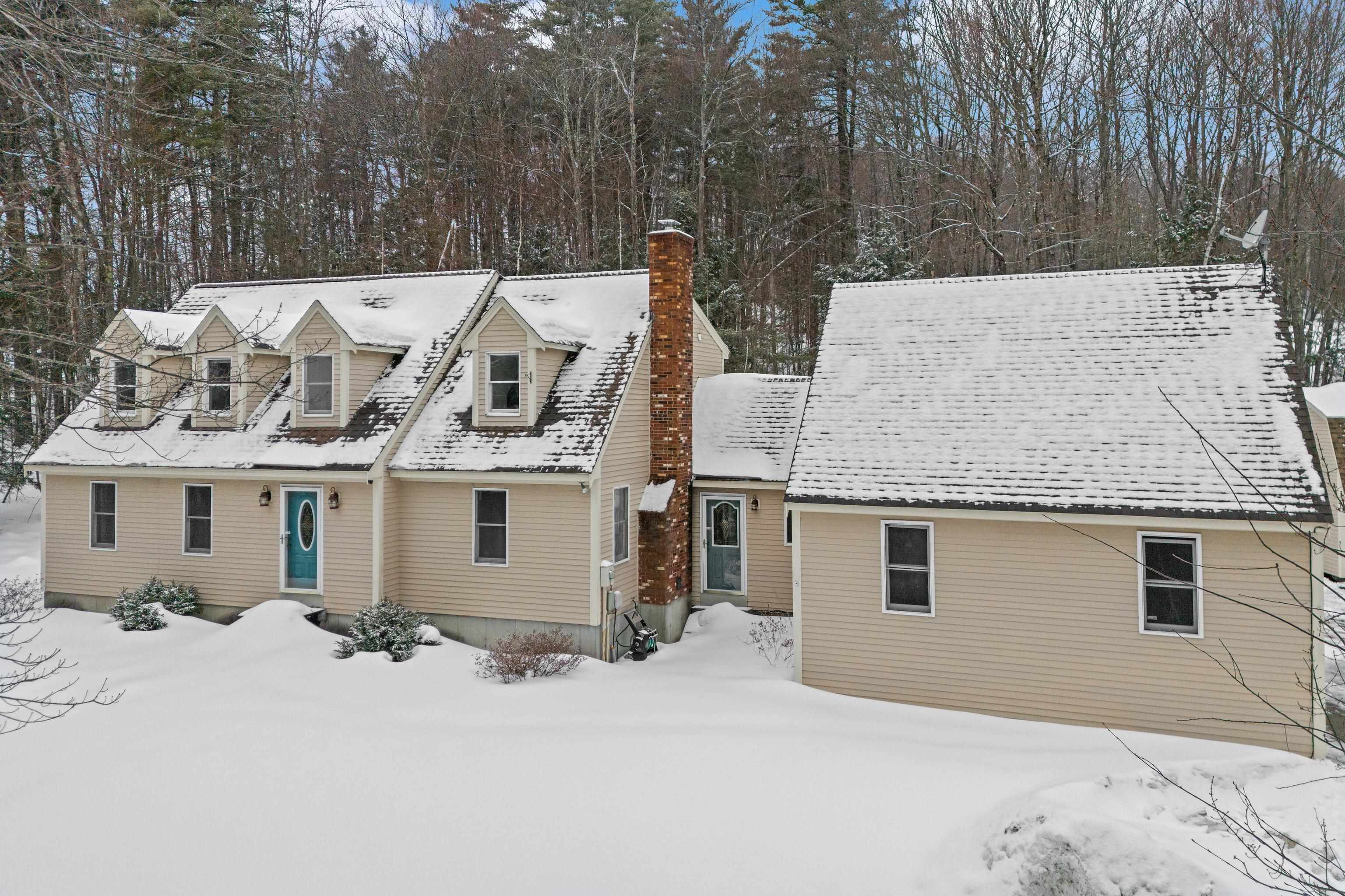15 Chevey Hill Rd, Weare, NH 03281