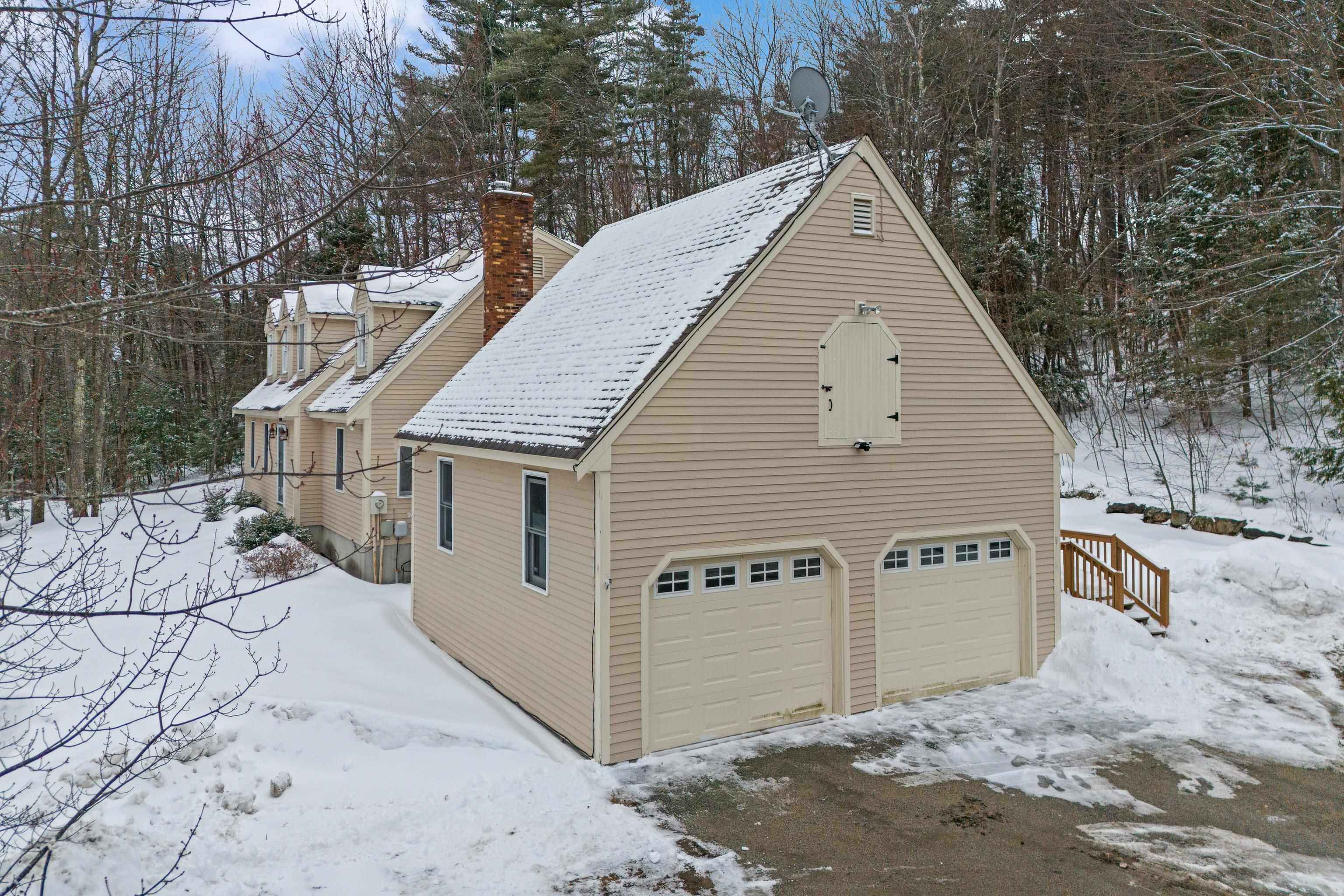 15 Chevey Hill Rd, Weare, NH 03281