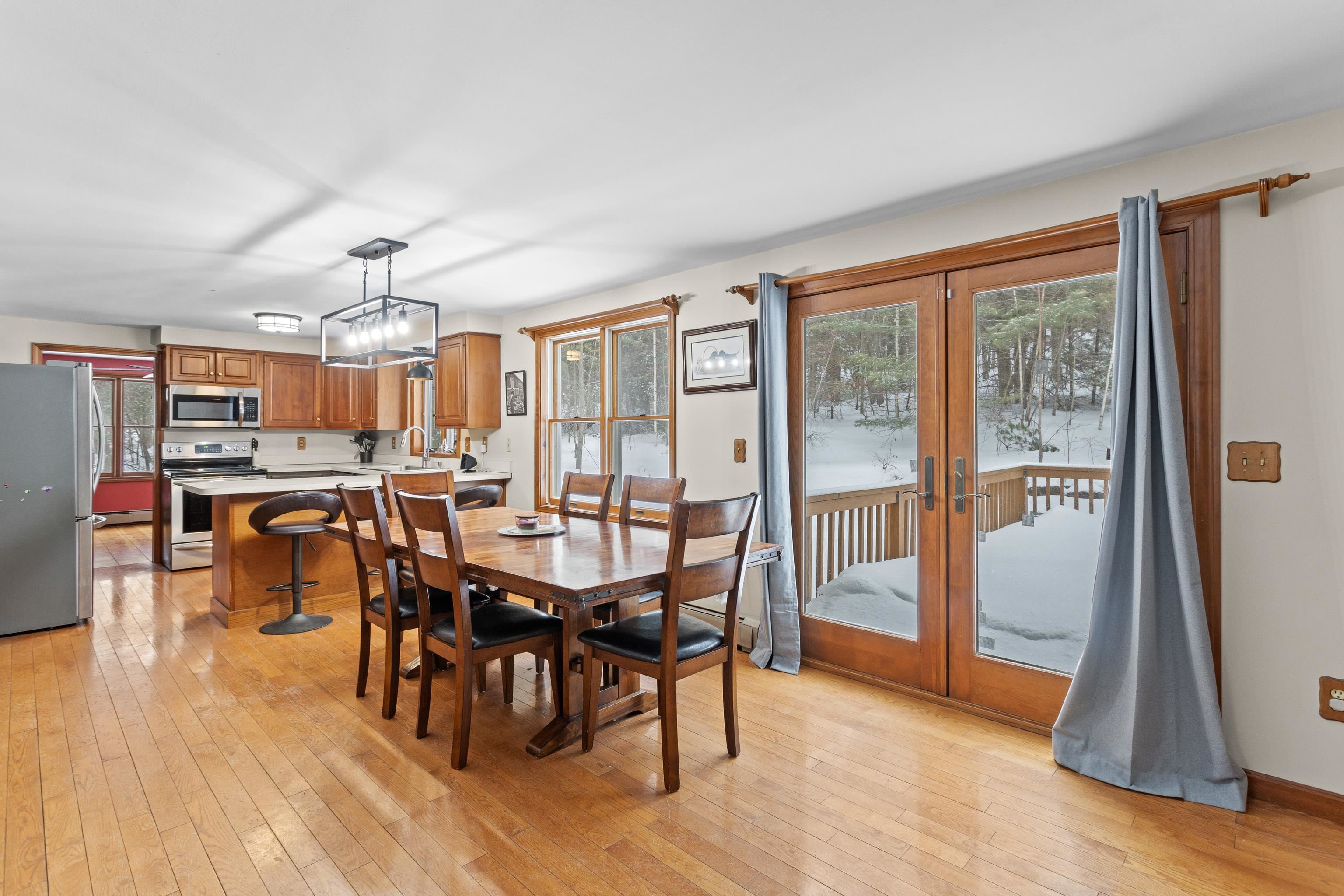15 Chevey Hill Rd, Weare, NH 03281