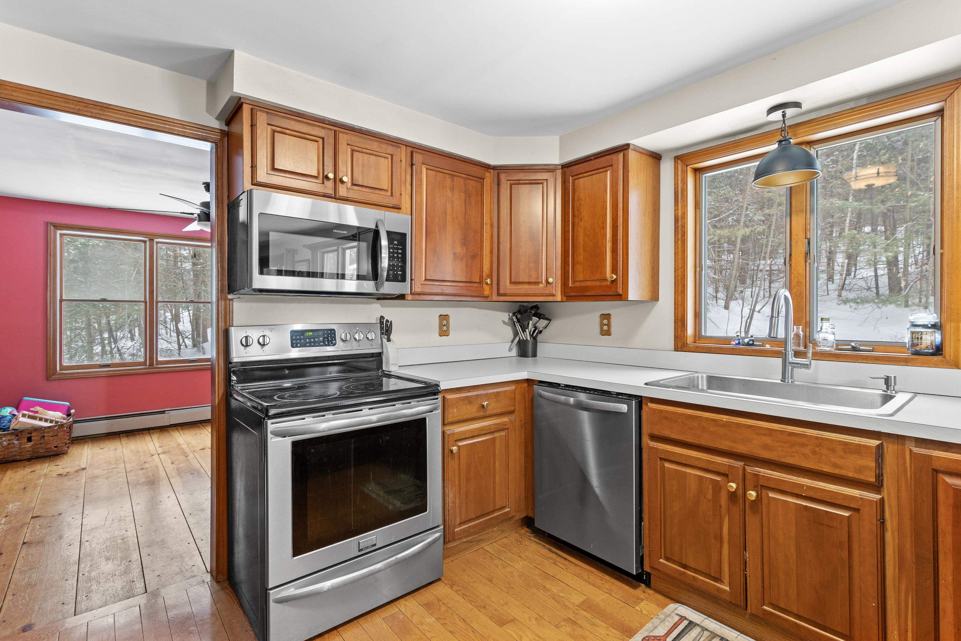 15 Chevey Hill Rd, Weare, NH 03281