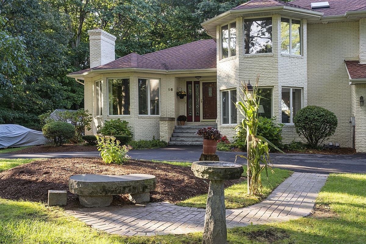 16 Fox Run Ln, Salem, NH 03079