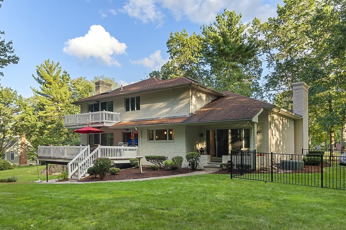 16 Fox Run Ln, Salem, NH 03079