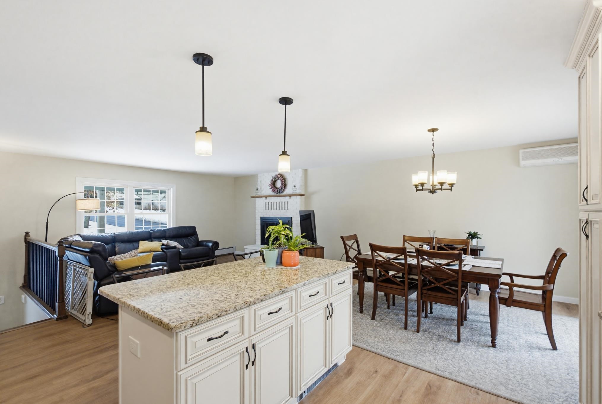 2 Doncaster Dr, Nashua, NH 03062