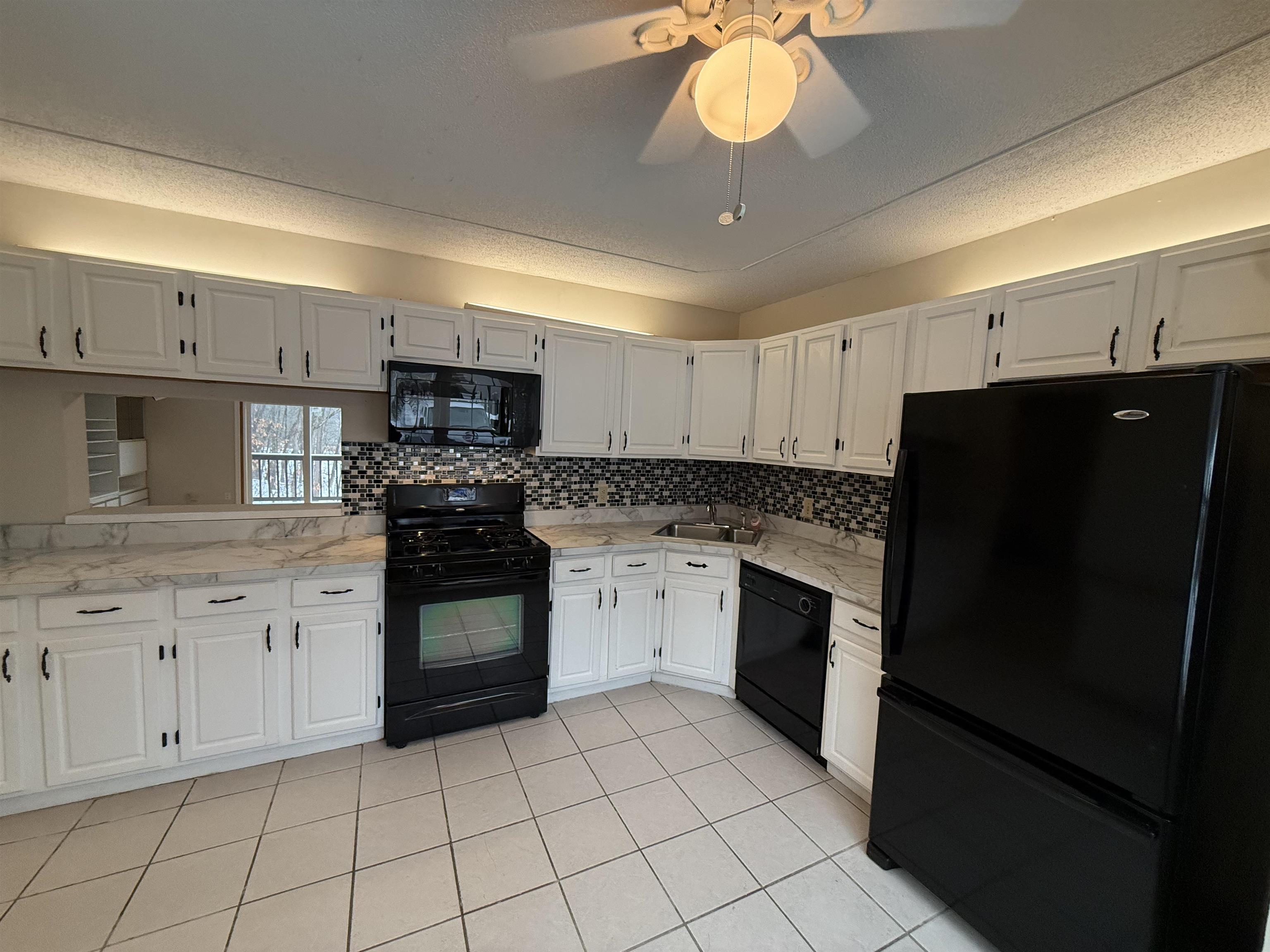 147 Middlesex Rd, Merrimack, NH 03054