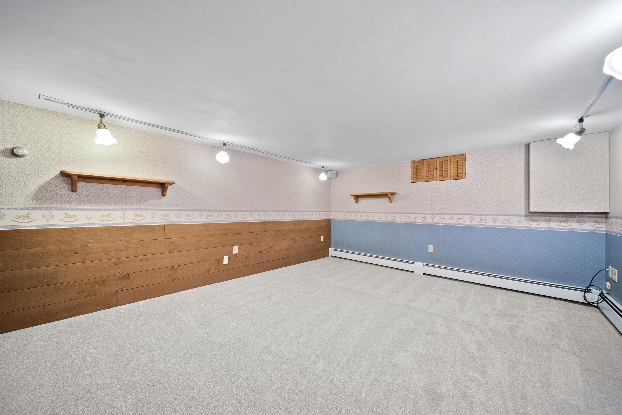 64 Lake St, Salem, NH 03079