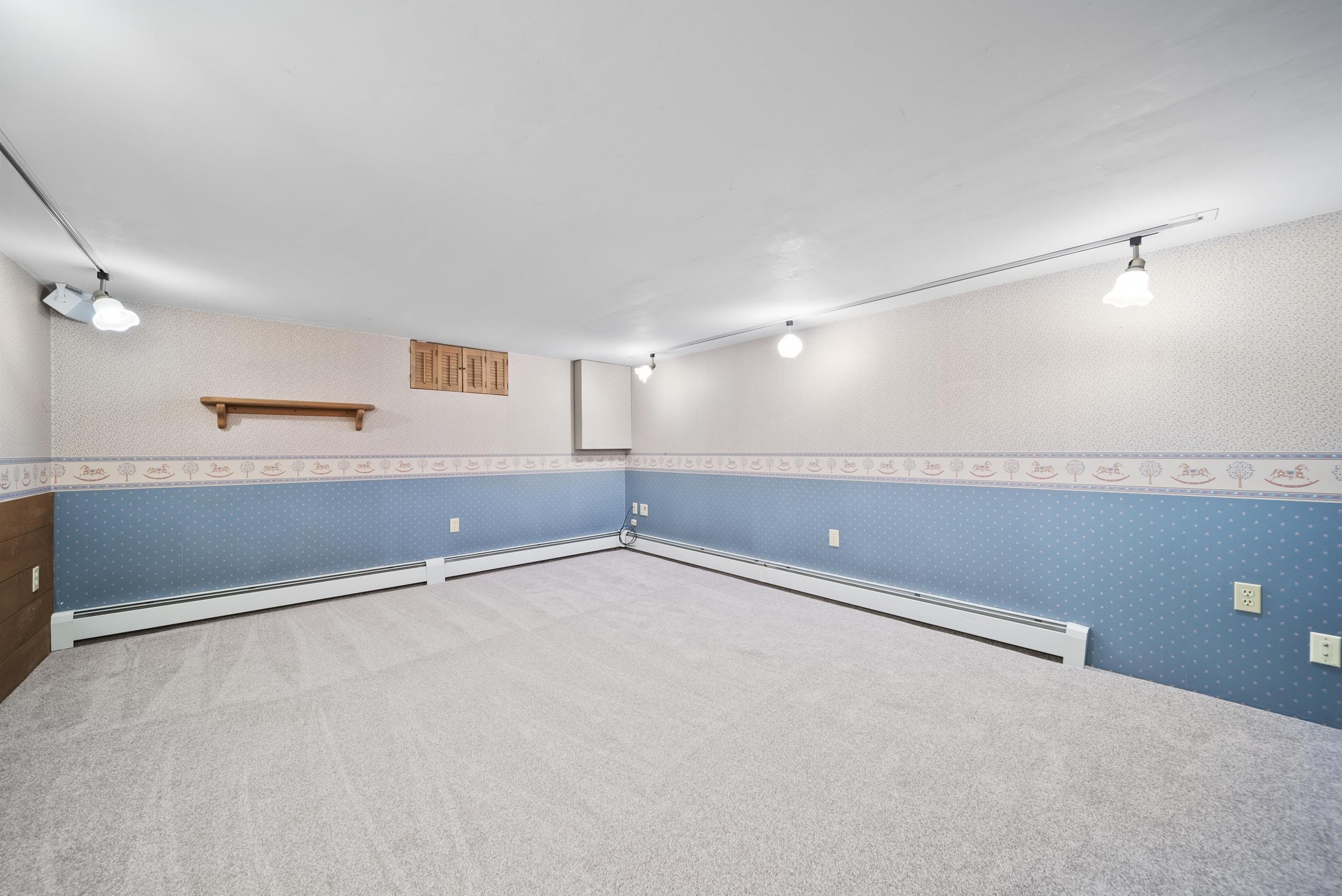 64 Lake St, Salem, NH 03079