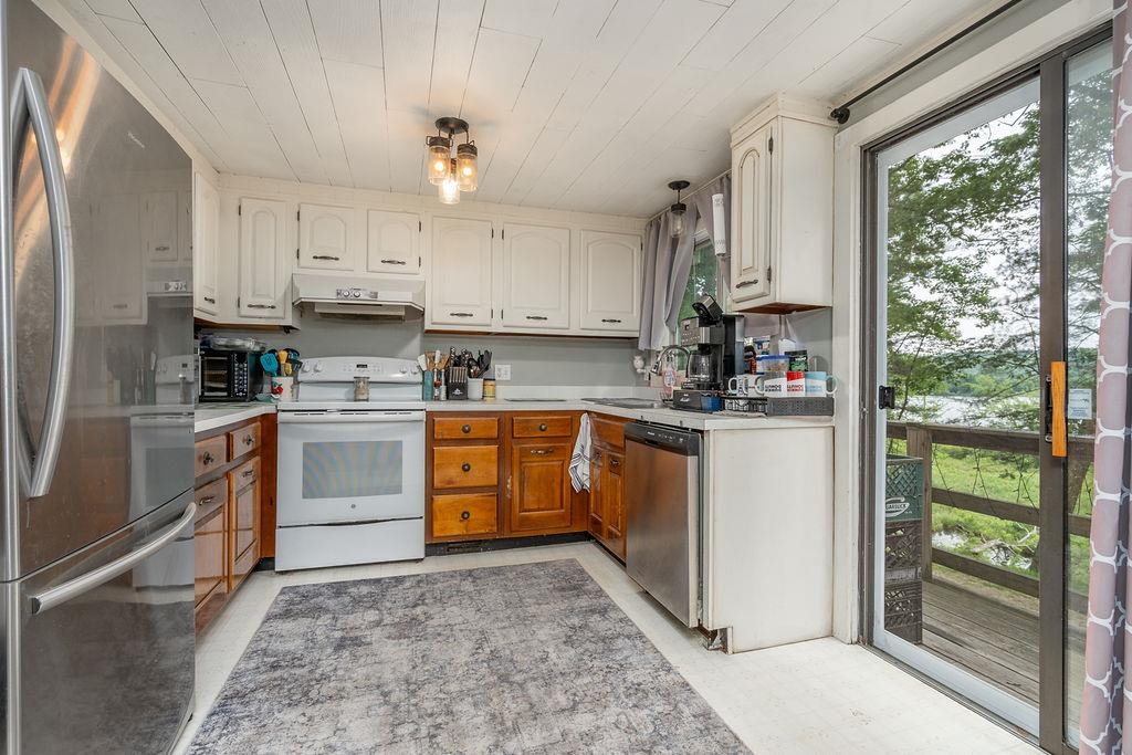 3 Spruce Cove Rd, Northwood, NH 03261