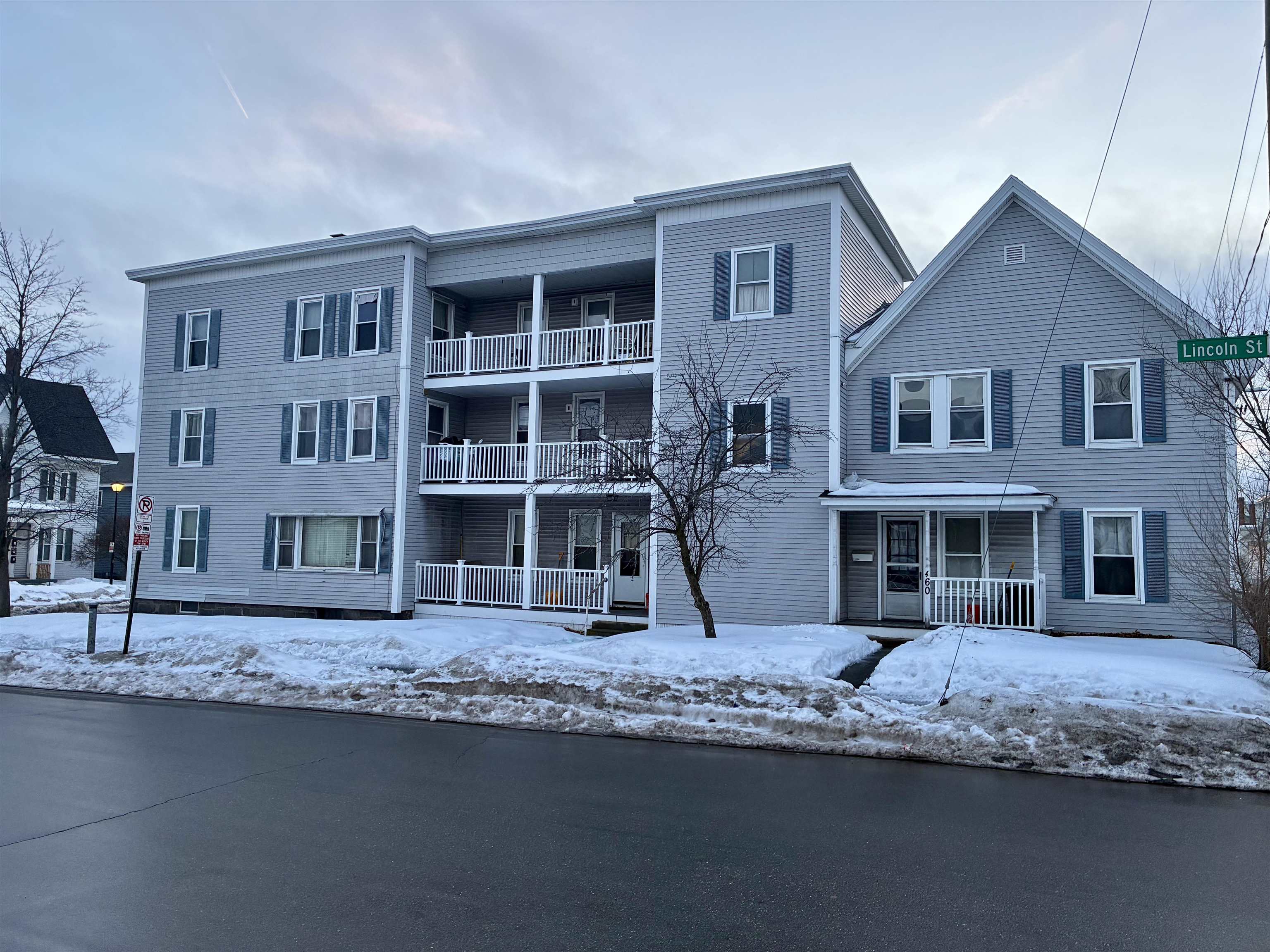 346 Lake Ave, Manchester, NH 03103