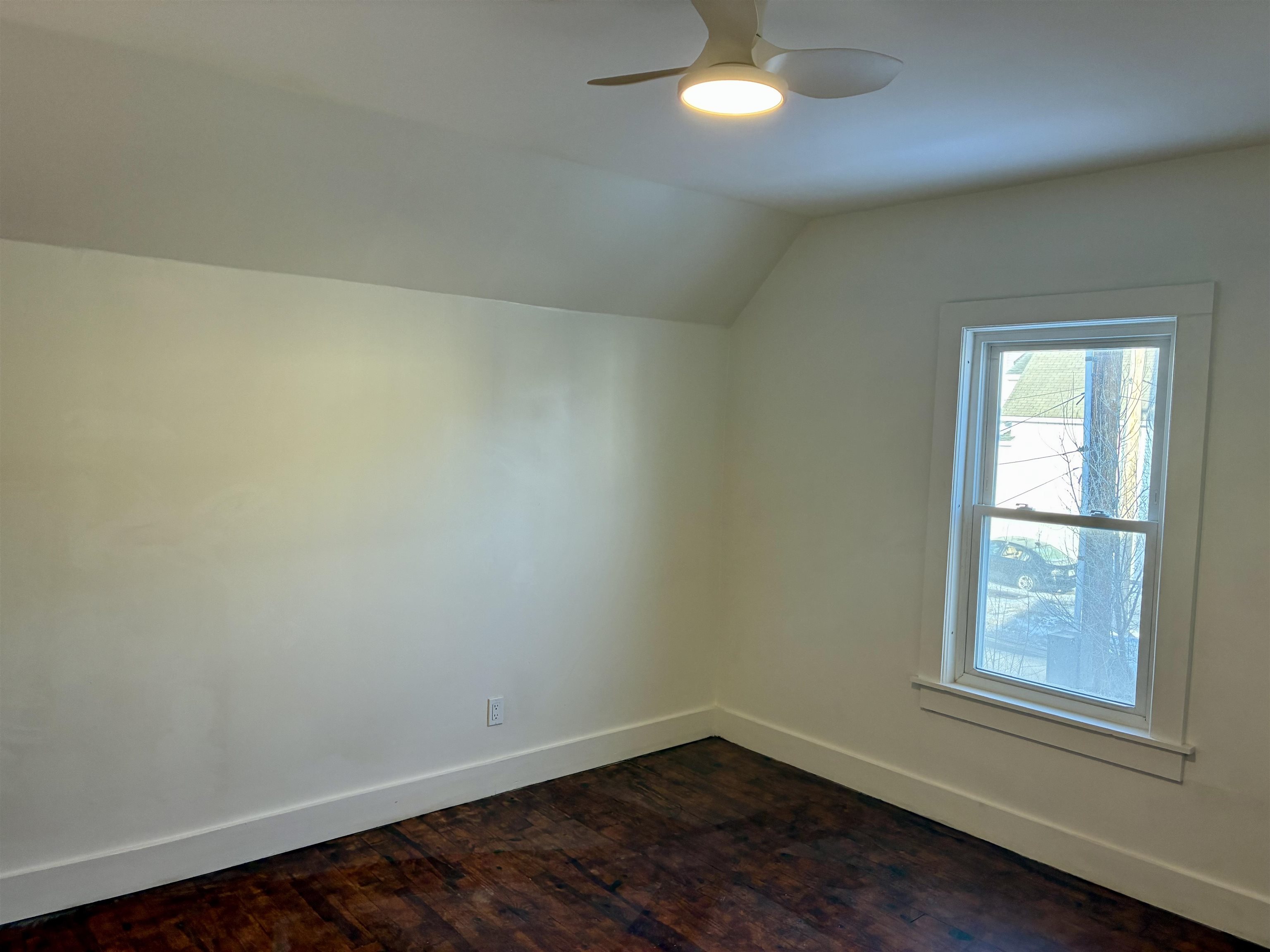 346 Lake Ave, Manchester, NH 03103